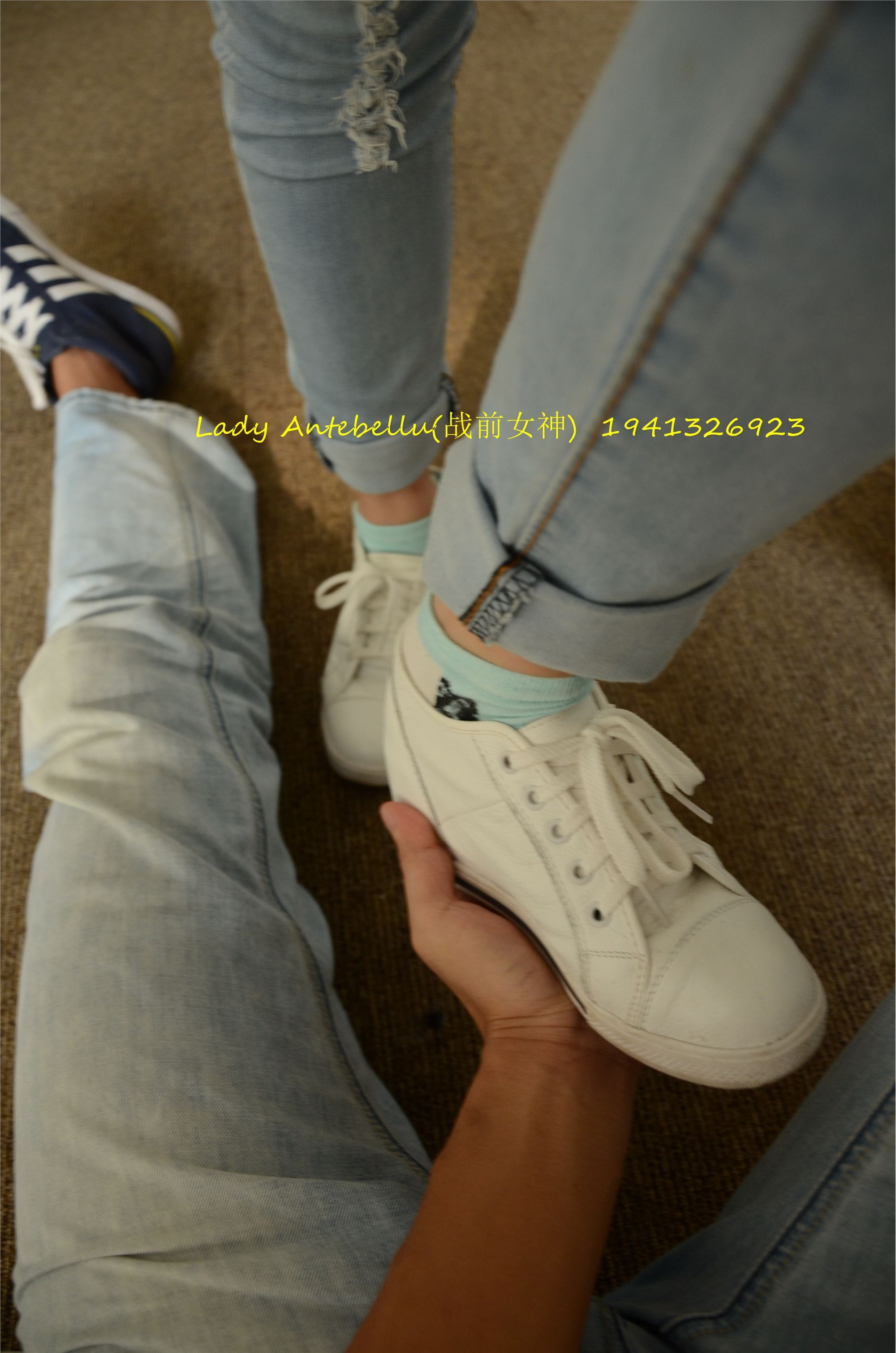 [战前女神] 恋足美腿棉袜女神级摄影套图 037