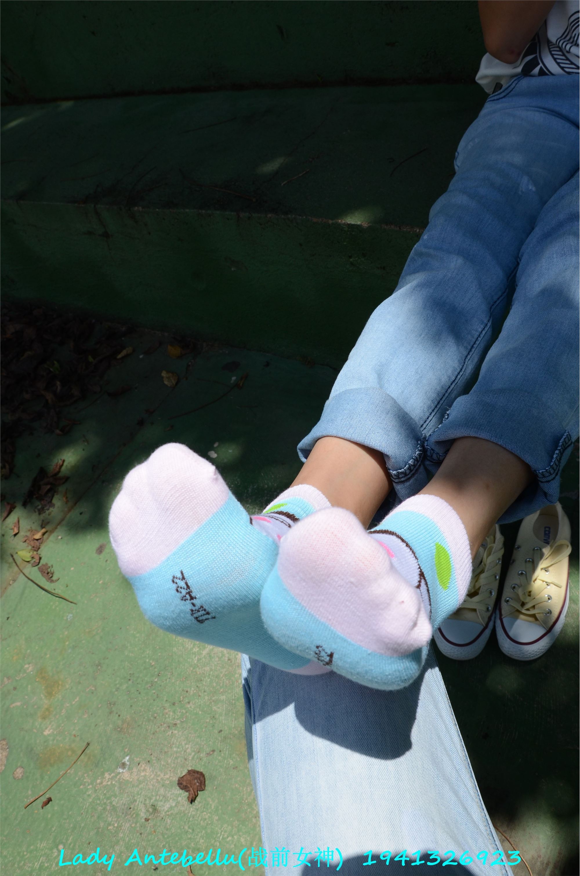 [战前女神] 恋足美腿棉袜女神级摄影套图 038