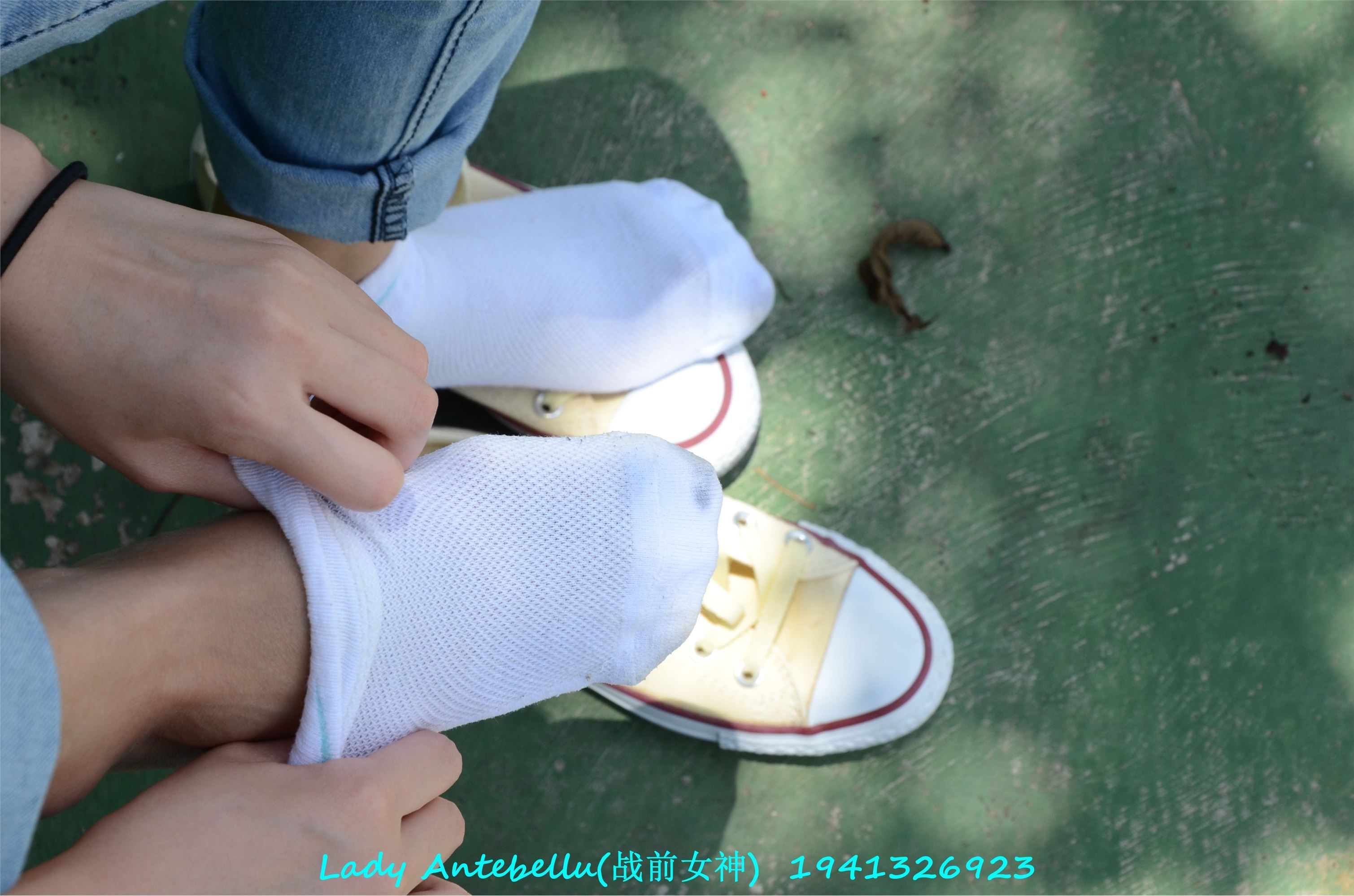 [战前女神] 恋足美腿棉袜女神级摄影套图 038