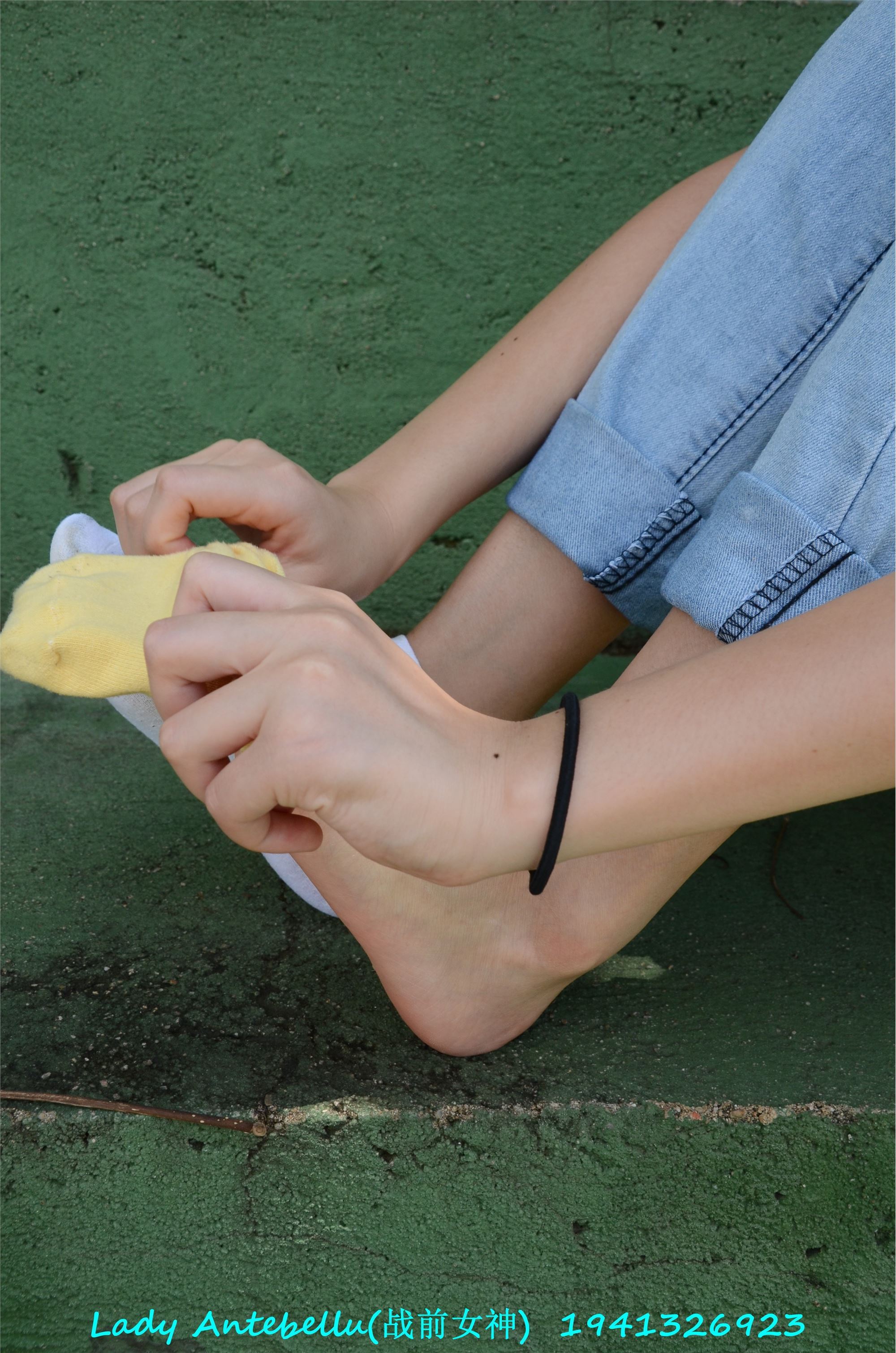 [战前女神] 恋足美腿棉袜女神级摄影套图 038