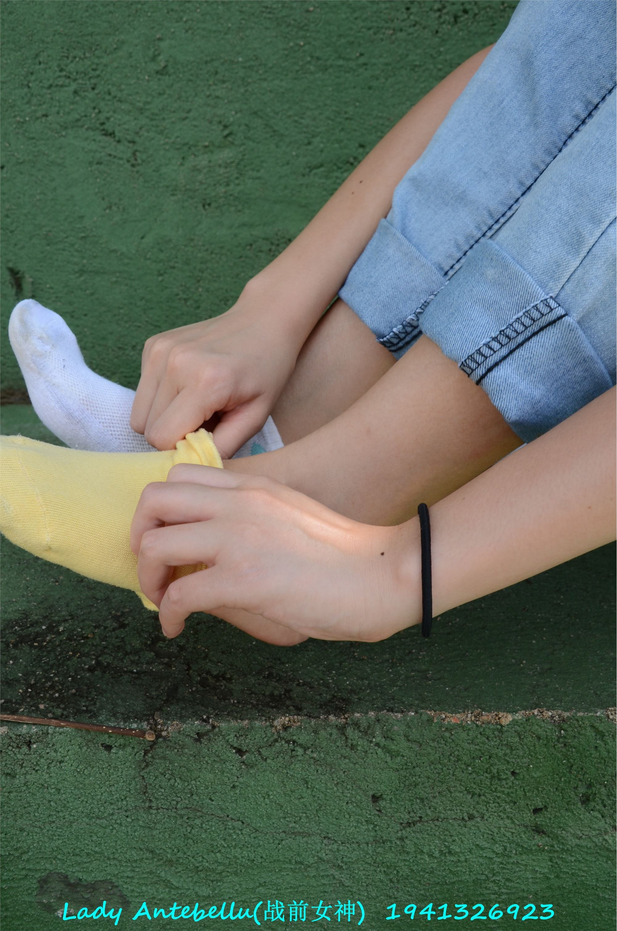 [战前女神] 恋足美腿棉袜女神级摄影套图 038