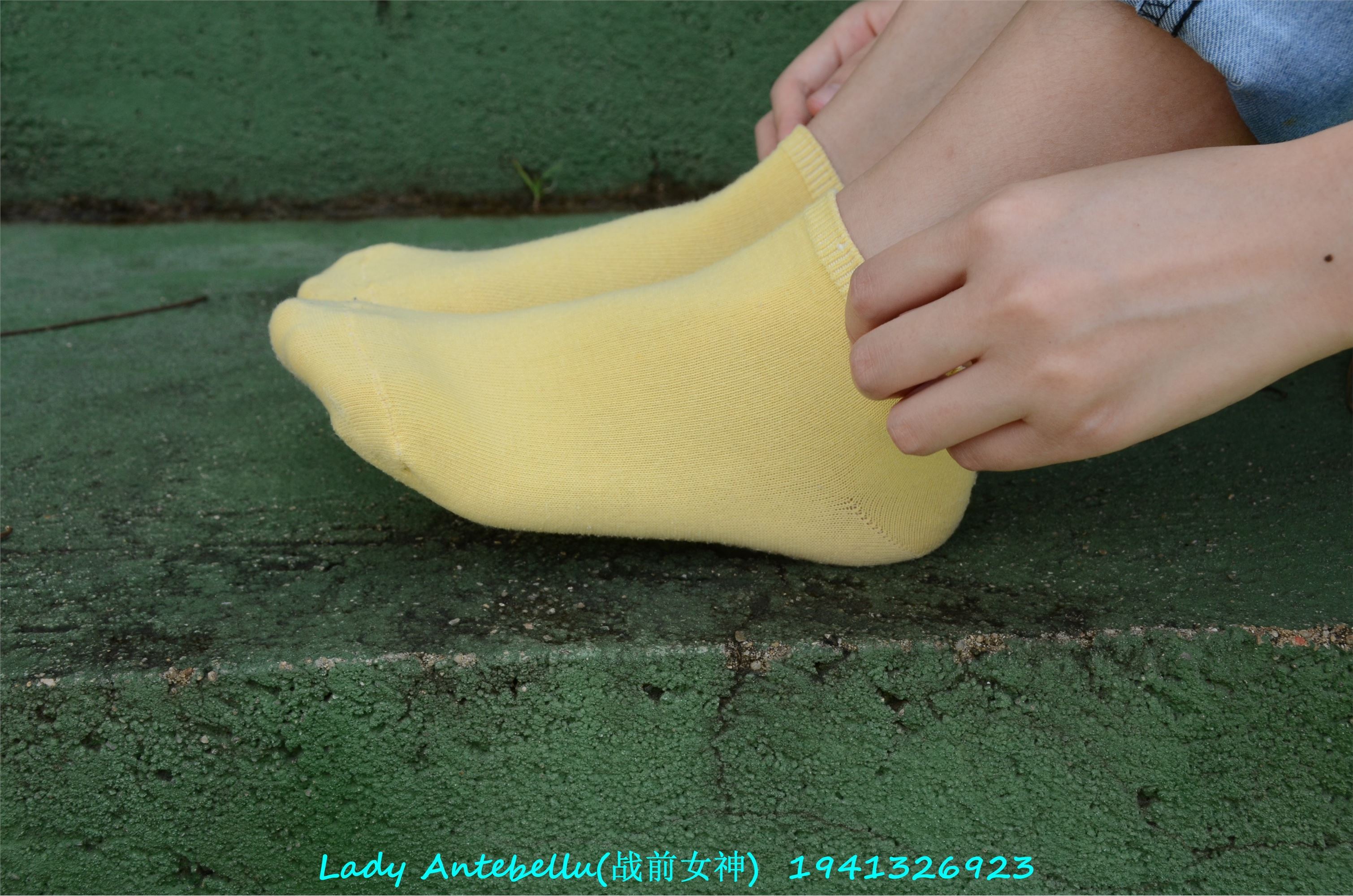 [战前女神] 恋足美腿棉袜女神级摄影套图 038