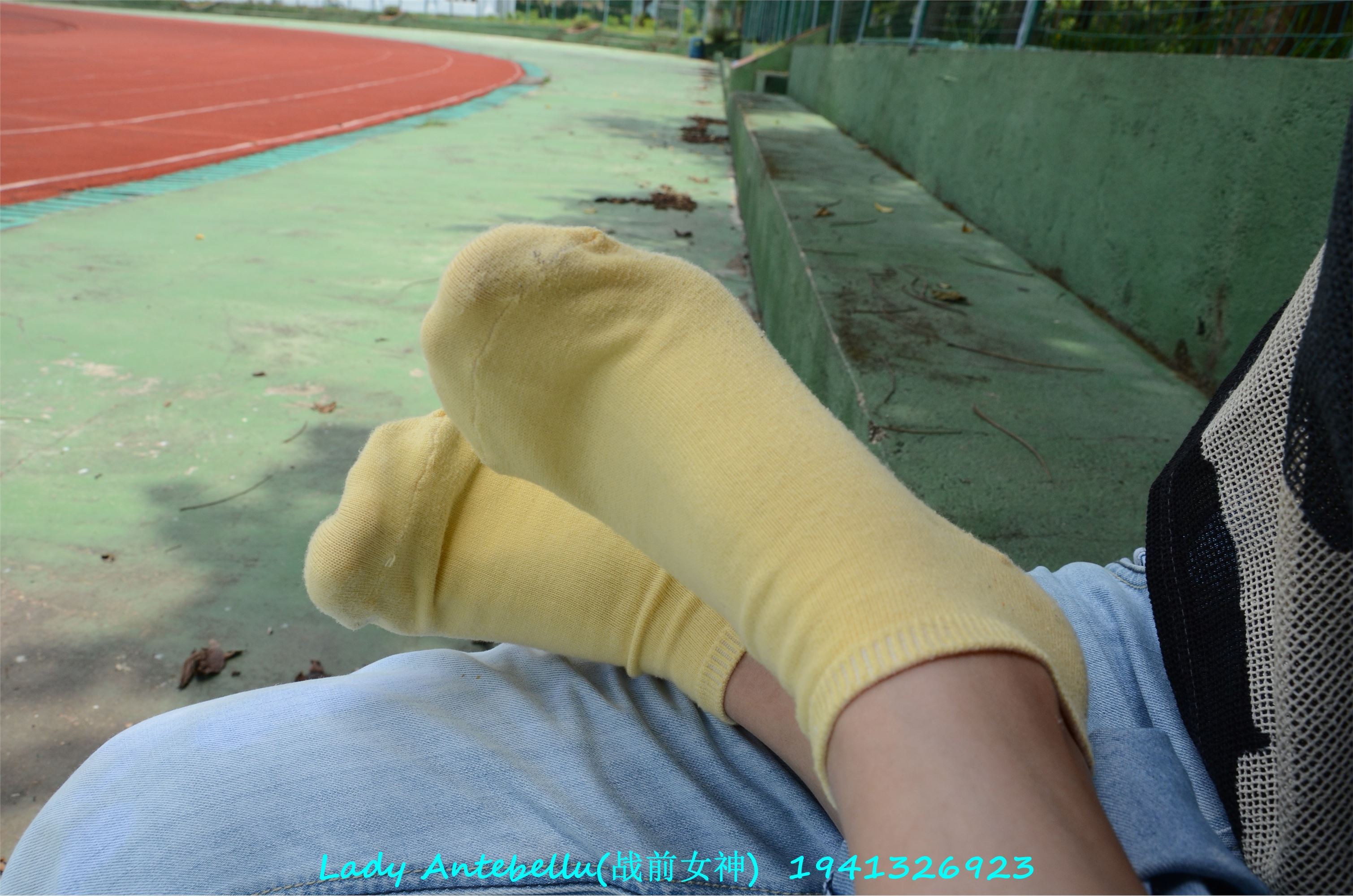 [战前女神] 恋足美腿棉袜女神级摄影套图 038