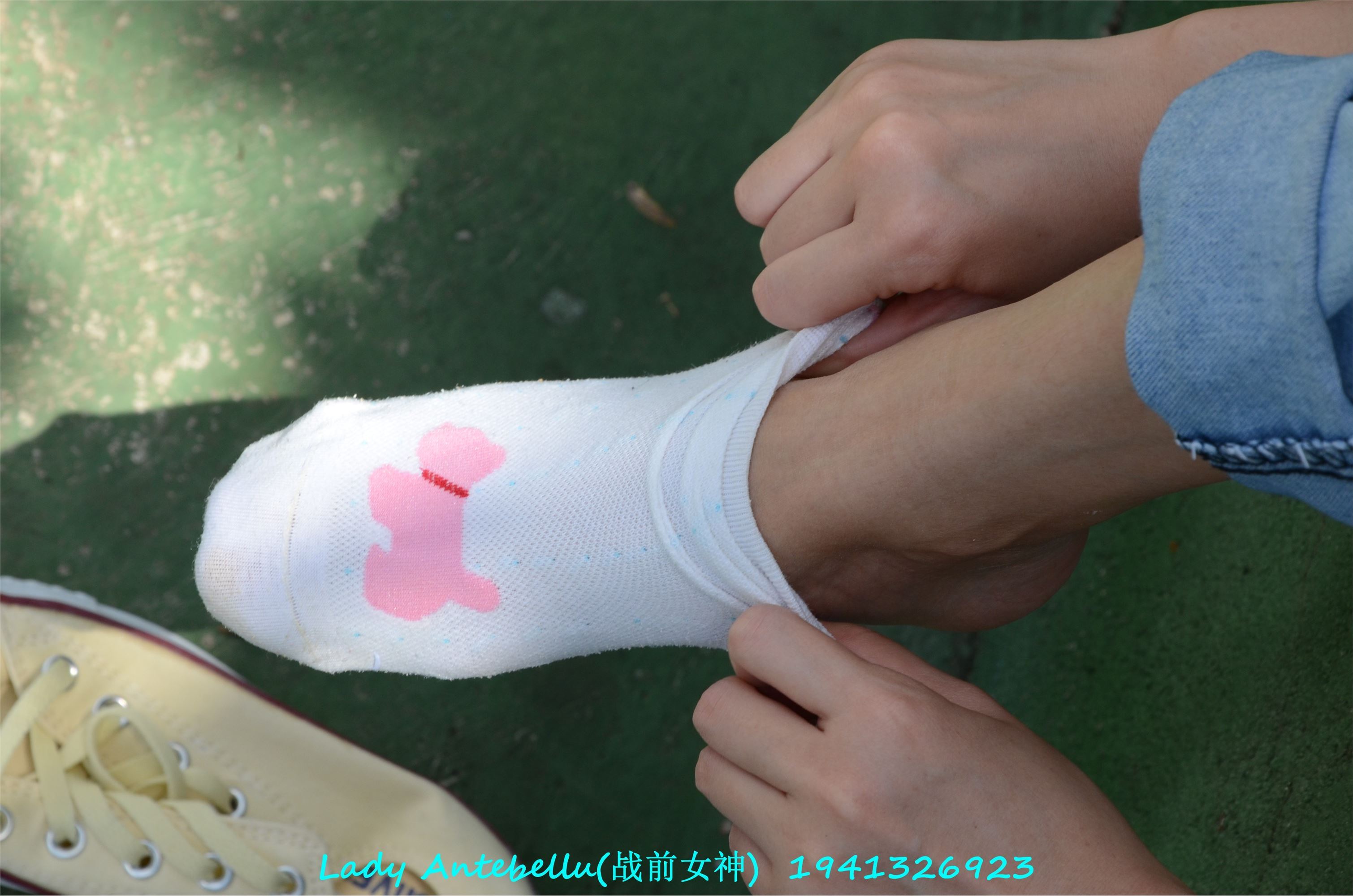 [战前女神] 恋足美腿棉袜女神级摄影套图 038