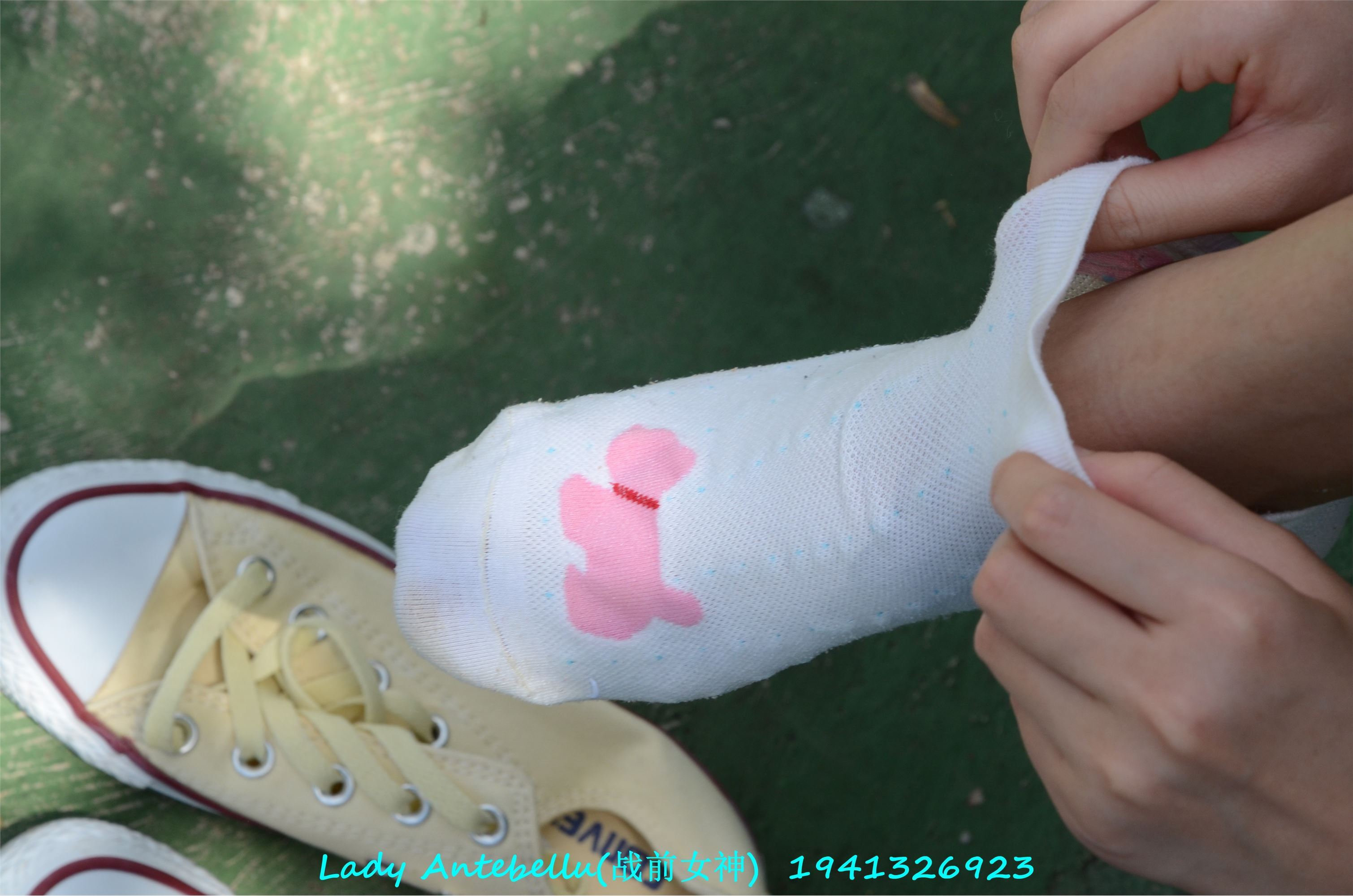 [战前女神] 恋足美腿棉袜女神级摄影套图 038