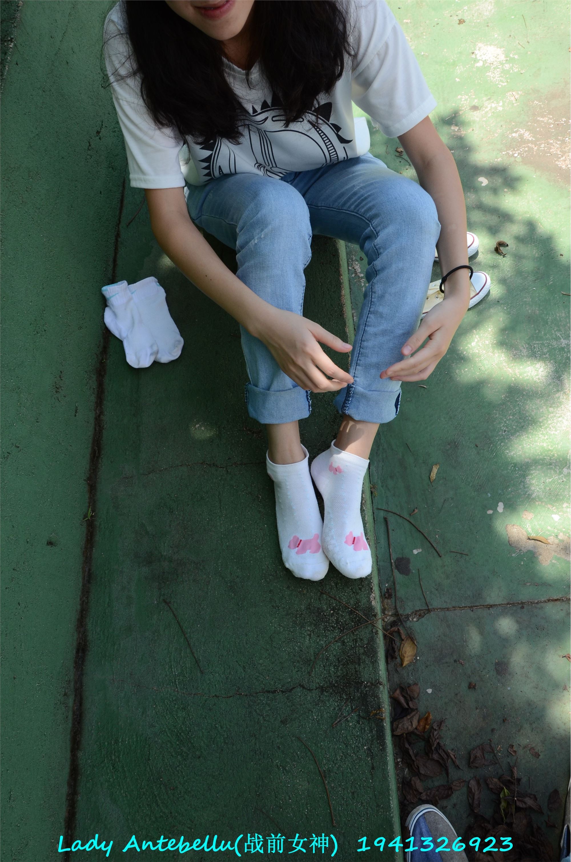 [战前女神] 恋足美腿棉袜女神级摄影套图 038