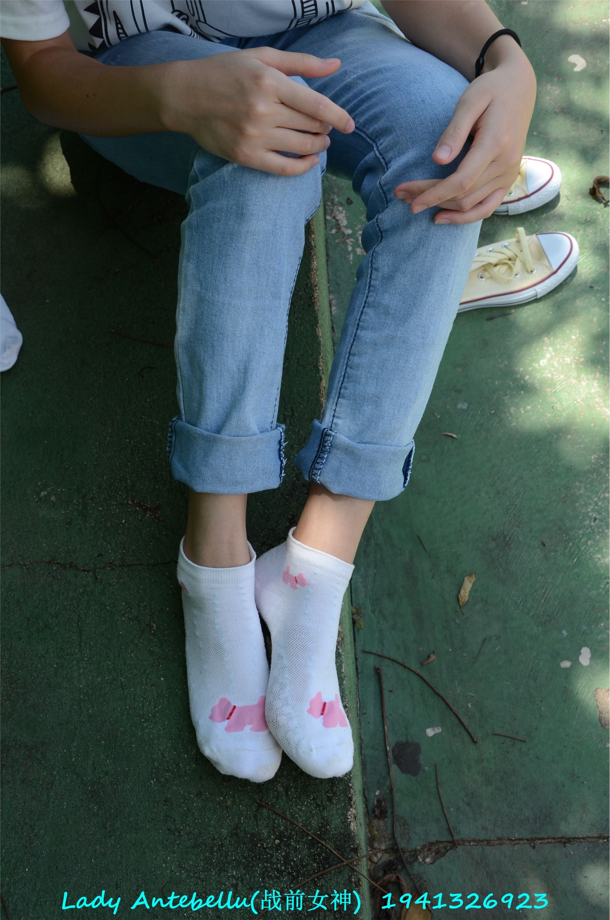 [战前女神] 恋足美腿棉袜女神级摄影套图 038