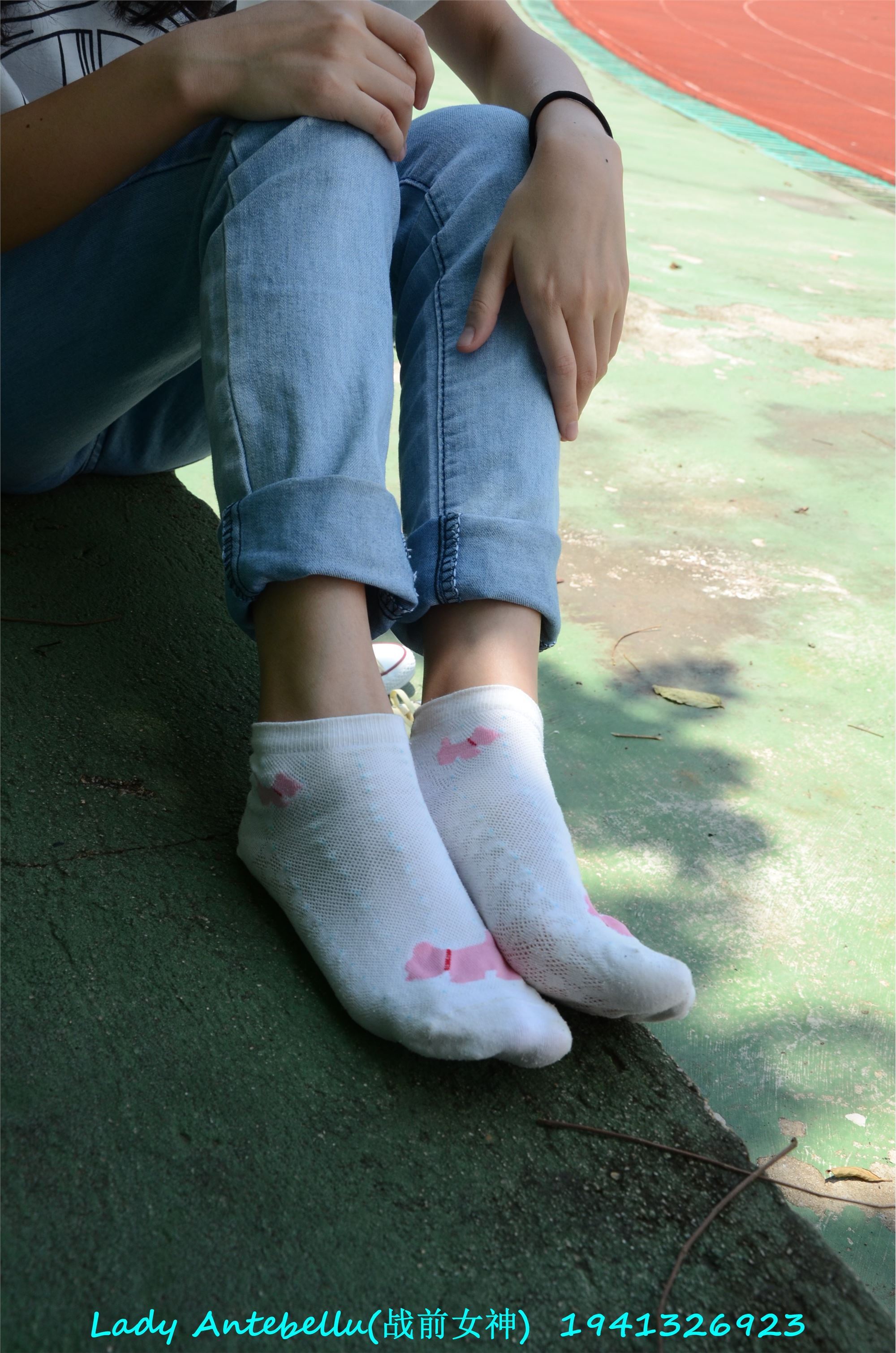 [战前女神] 恋足美腿棉袜女神级摄影套图 038