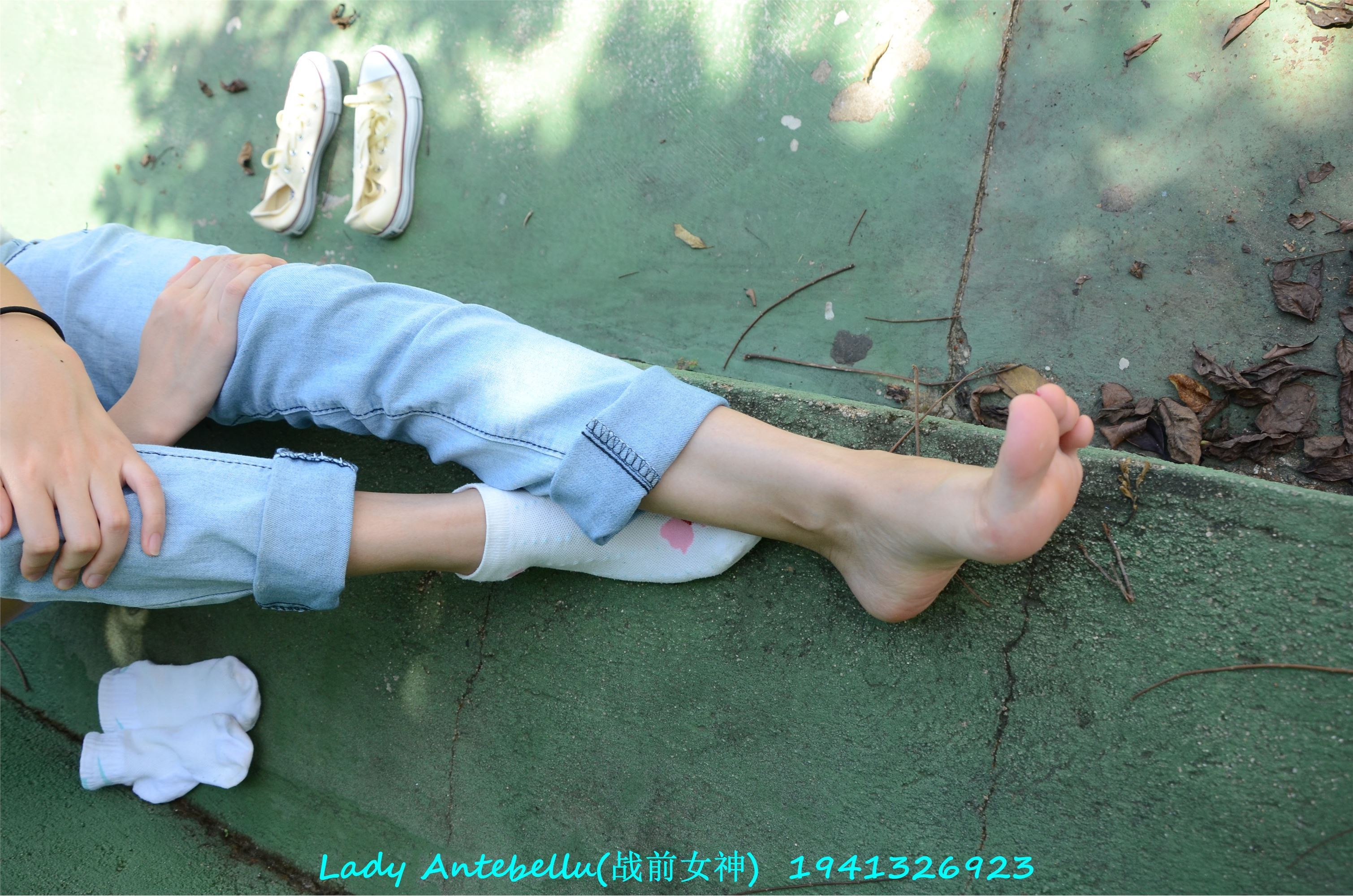 [战前女神] 恋足美腿棉袜女神级摄影套图 038