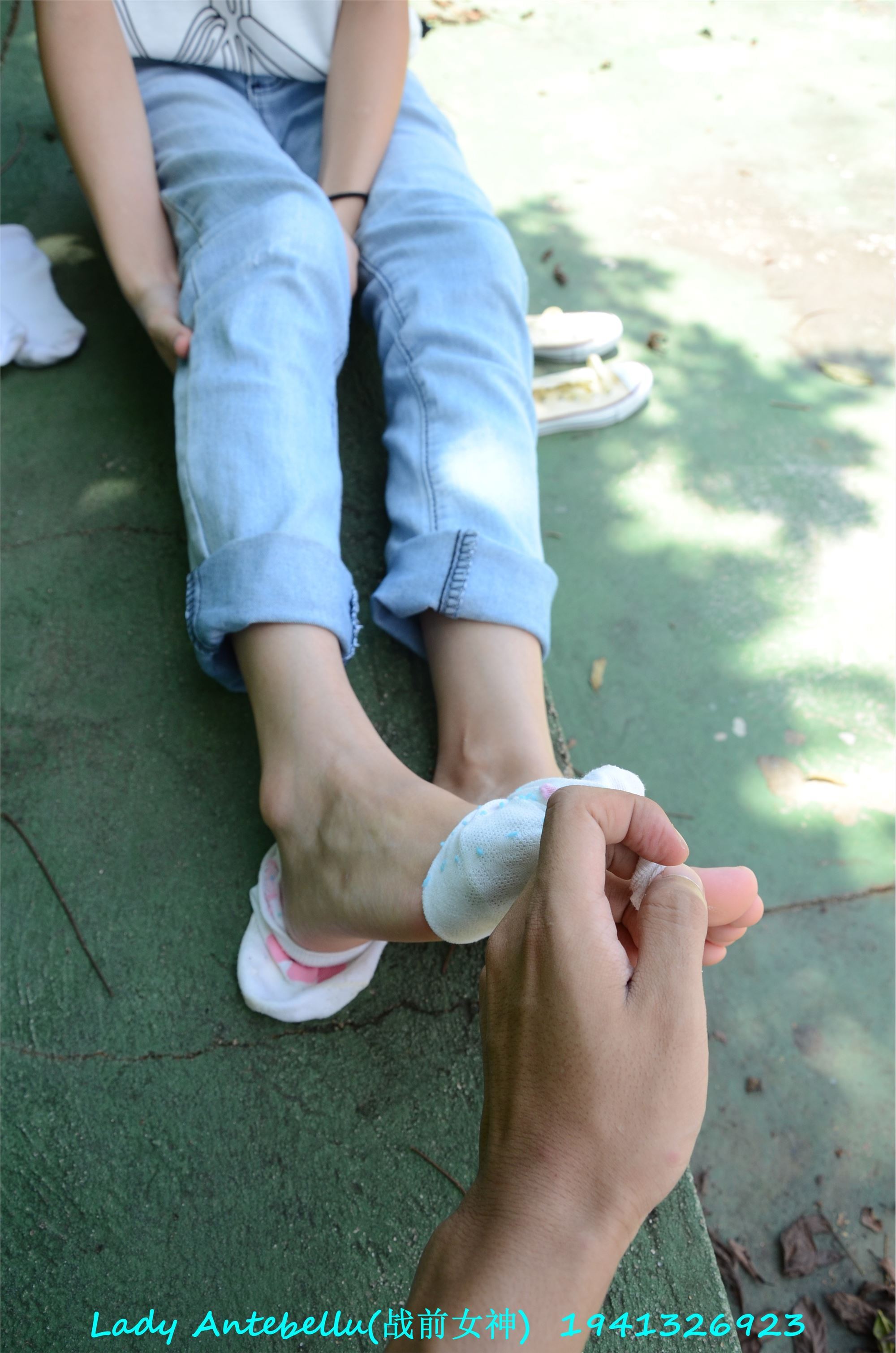 [战前女神] 恋足美腿棉袜女神级摄影套图 038