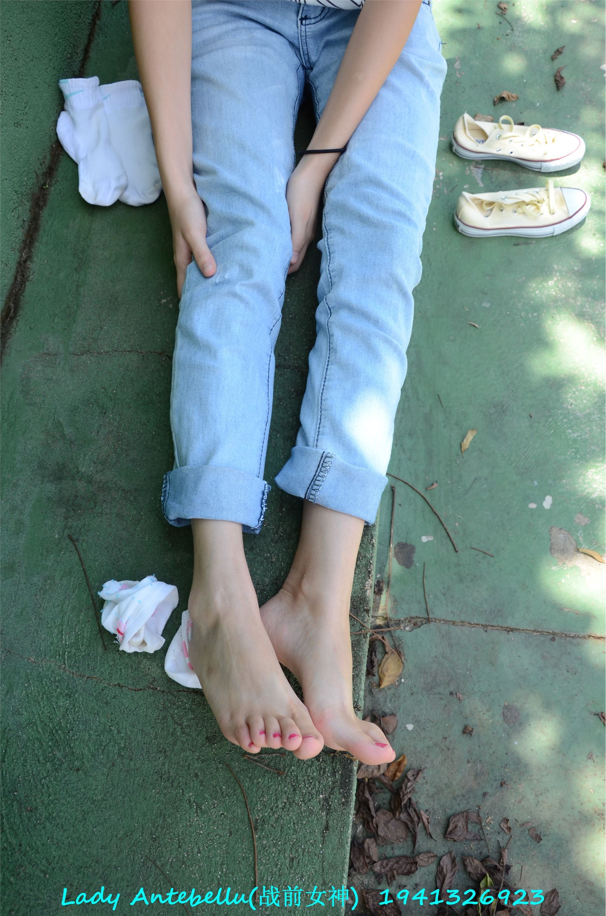 [战前女神] 恋足美腿棉袜女神级摄影套图 038