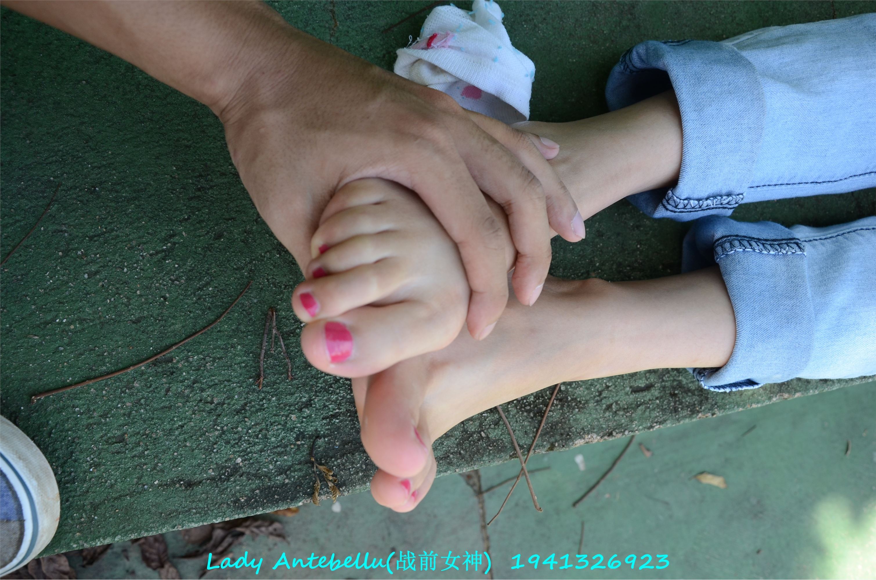 [战前女神] 恋足美腿棉袜女神级摄影套图 038