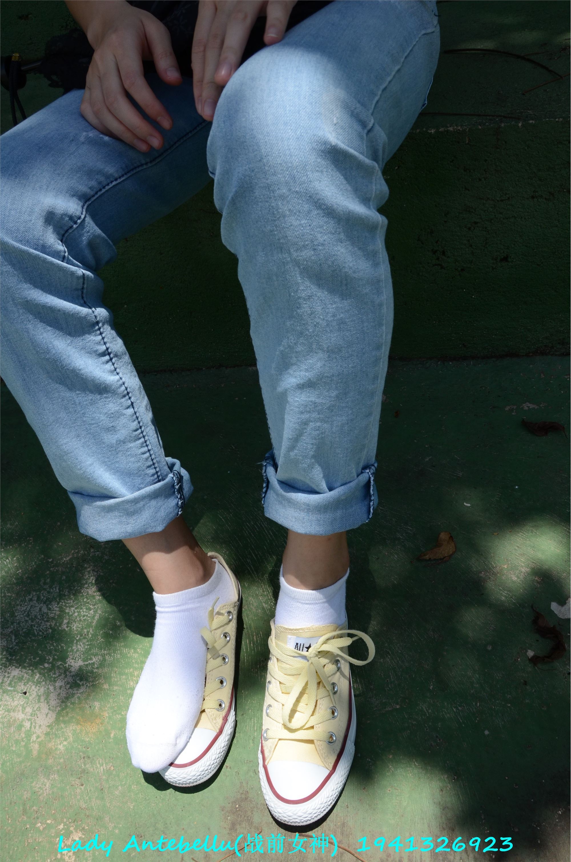 [战前女神] 恋足美腿棉袜女神级摄影套图 038