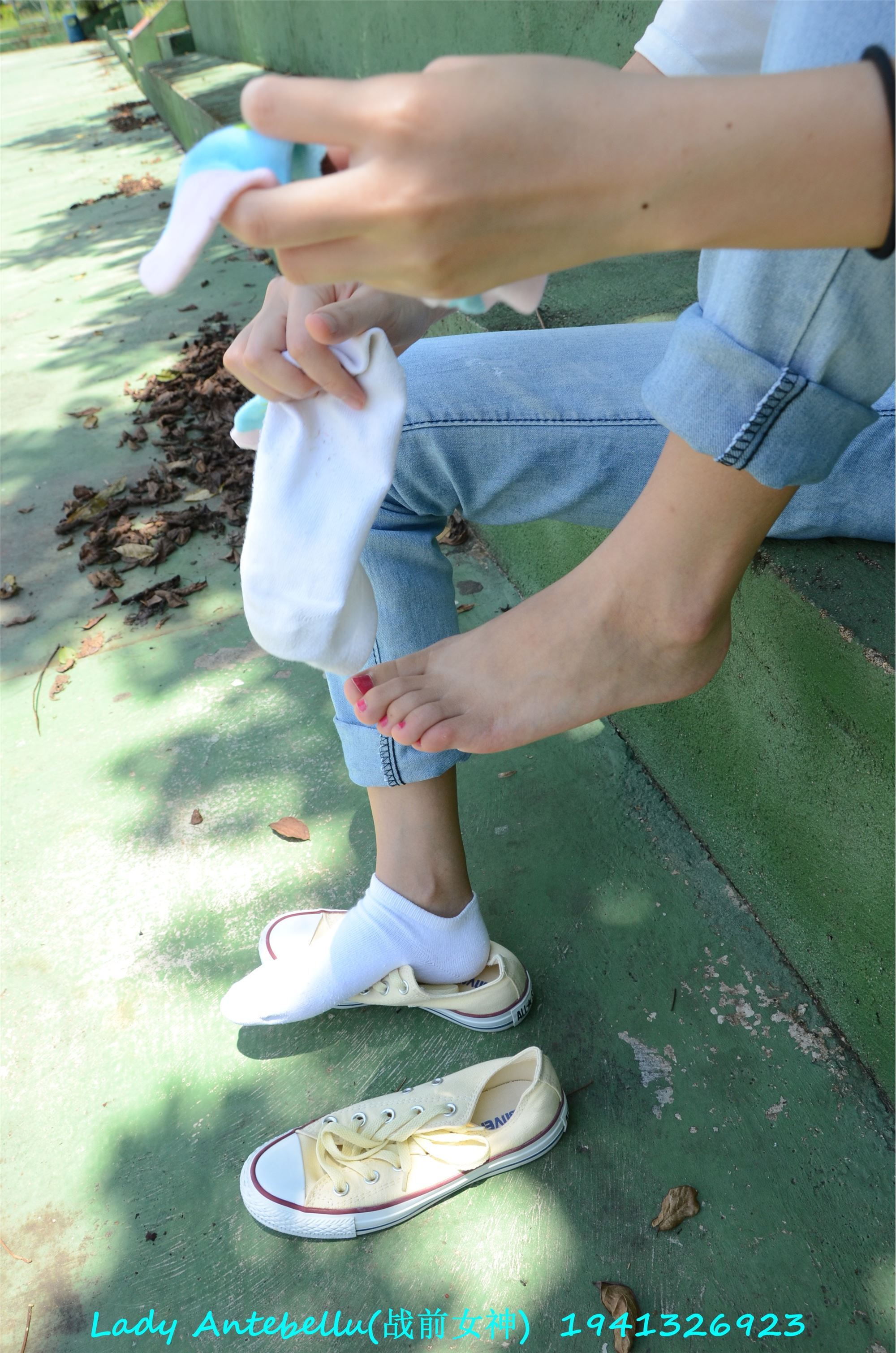 [战前女神] 恋足美腿棉袜女神级摄影套图 038