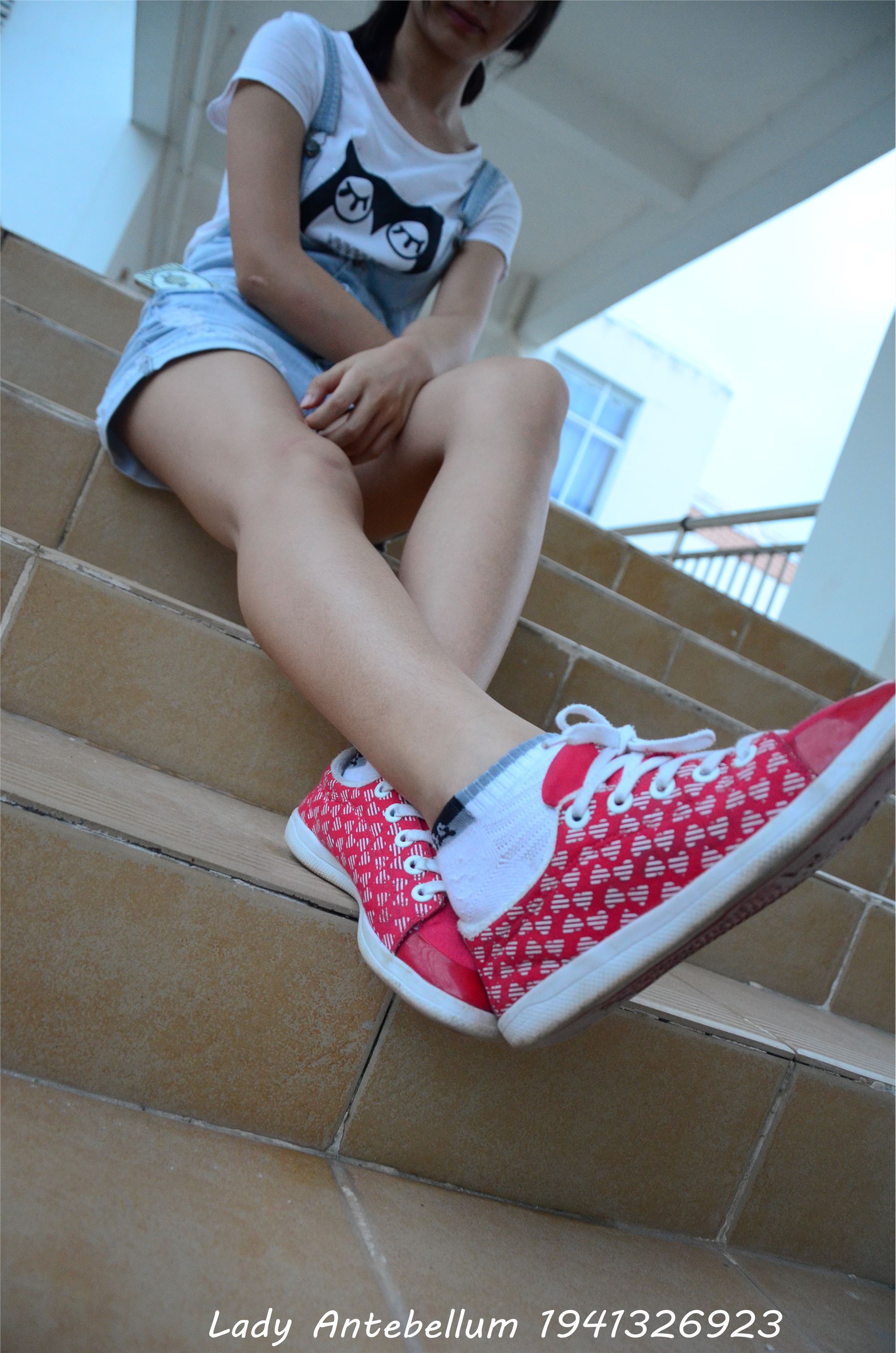 [战前女神] 恋足美腿棉袜女神级摄影套图 039