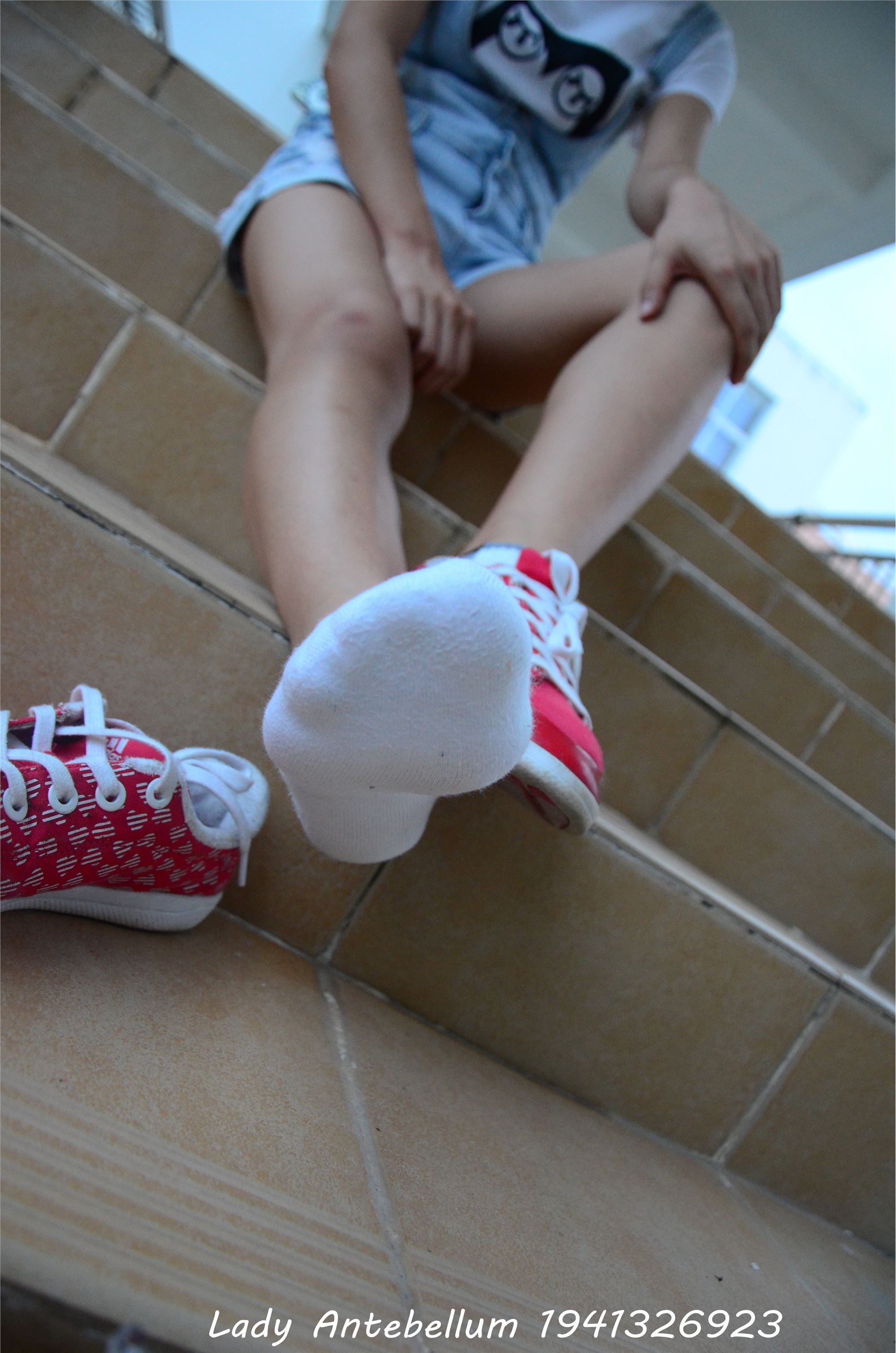 [战前女神] 恋足美腿棉袜女神级摄影套图 039