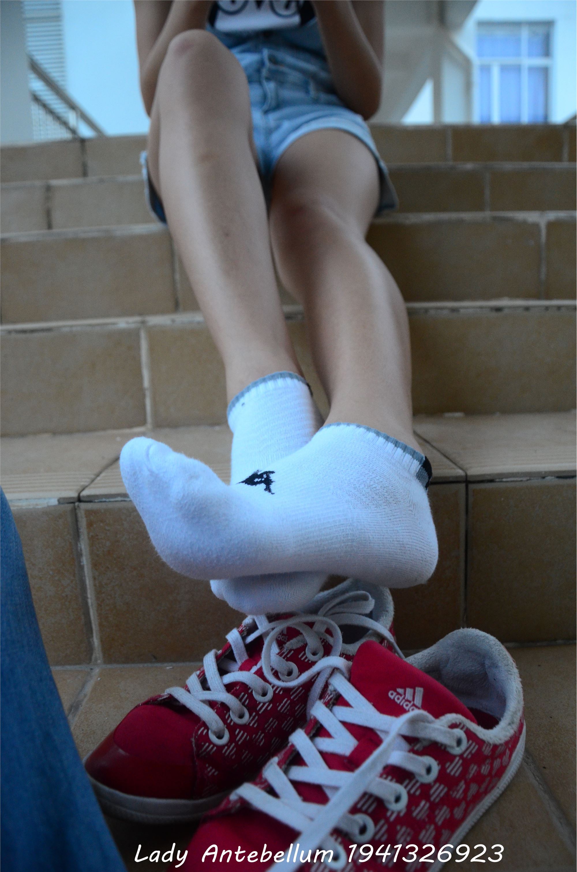 [战前女神] 恋足美腿棉袜女神级摄影套图 039