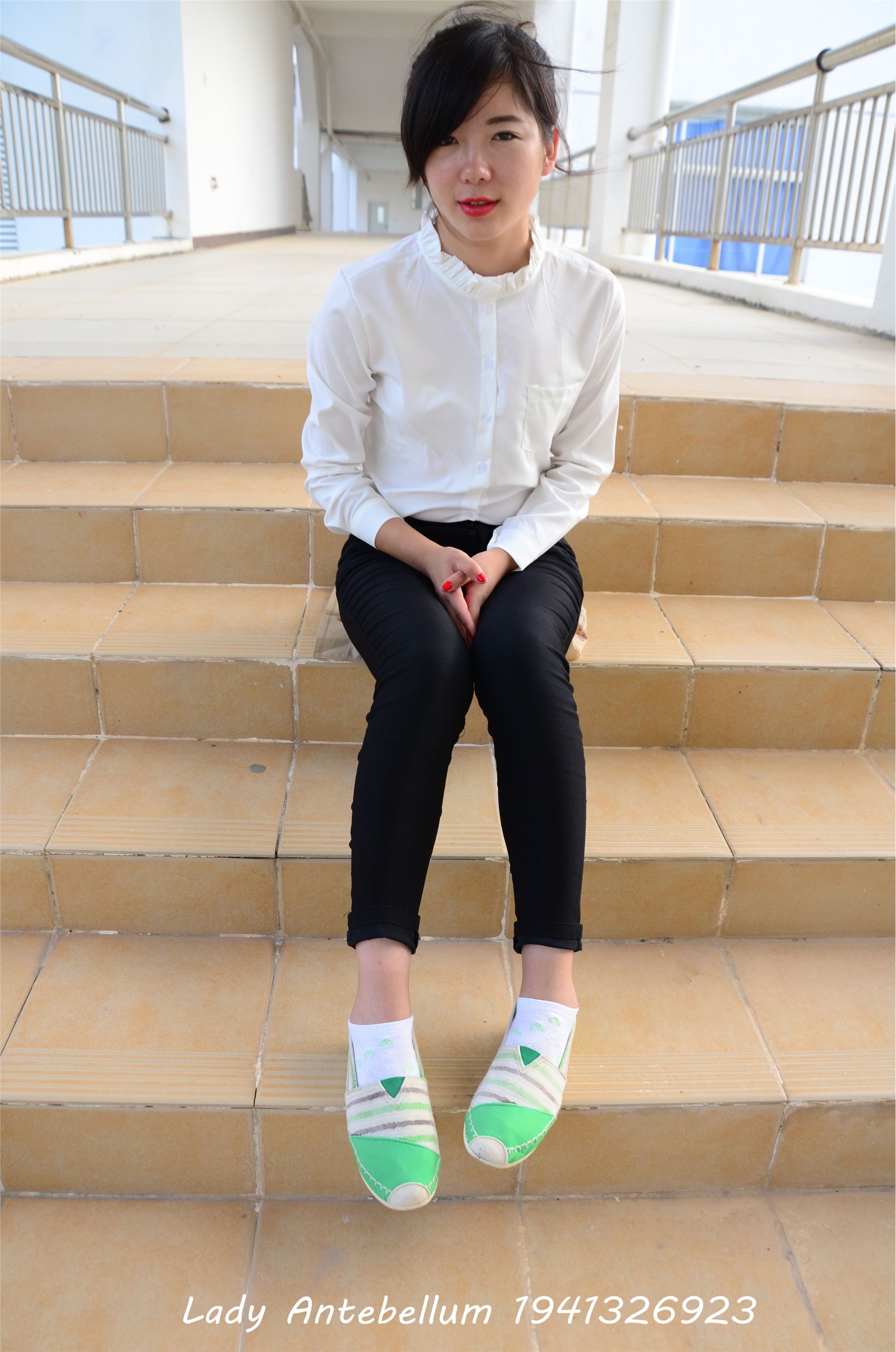 [战前女神] 恋足美腿棉袜女神级摄影套图 040