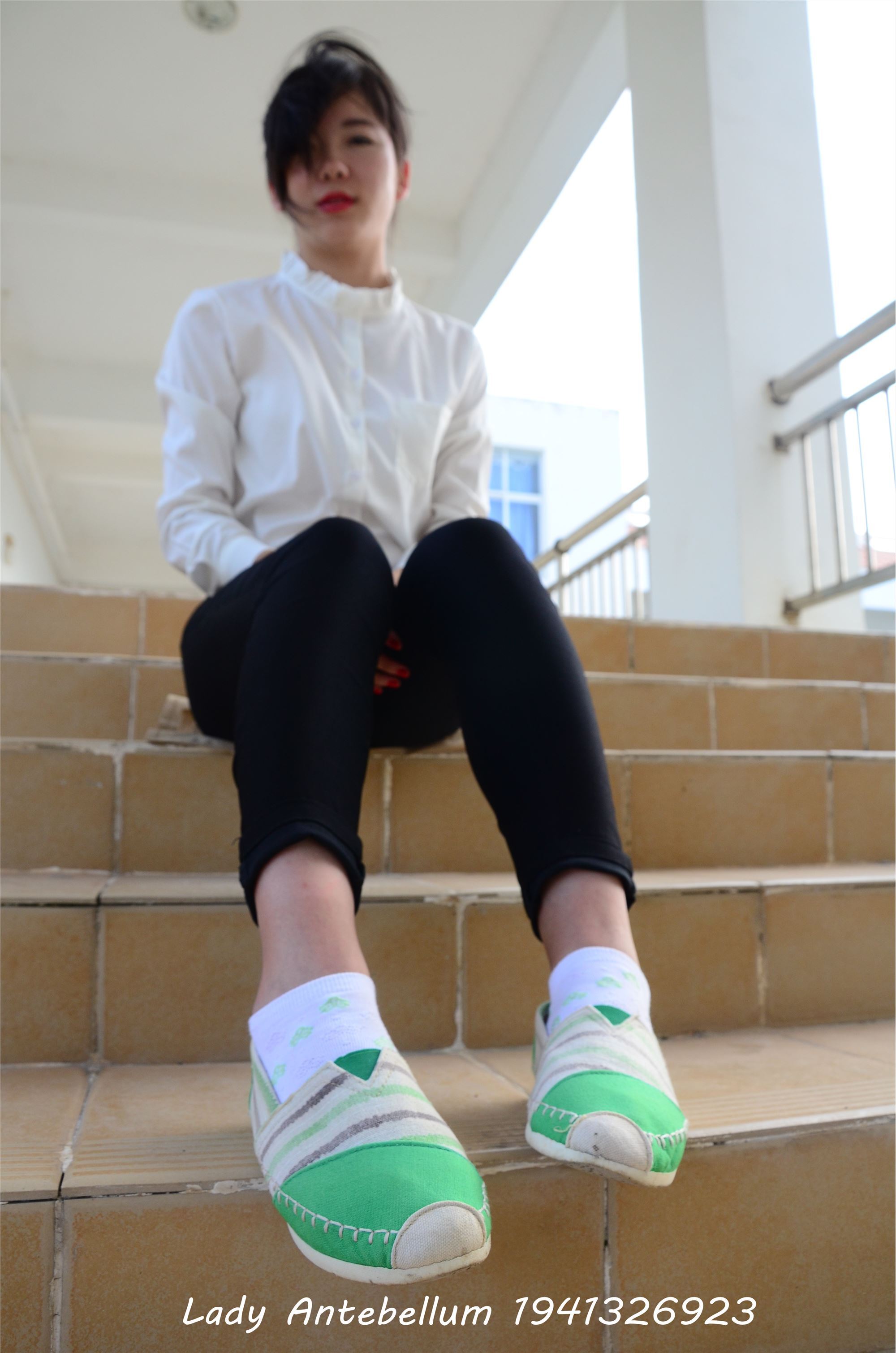 [战前女神] 恋足美腿棉袜女神级摄影套图 040