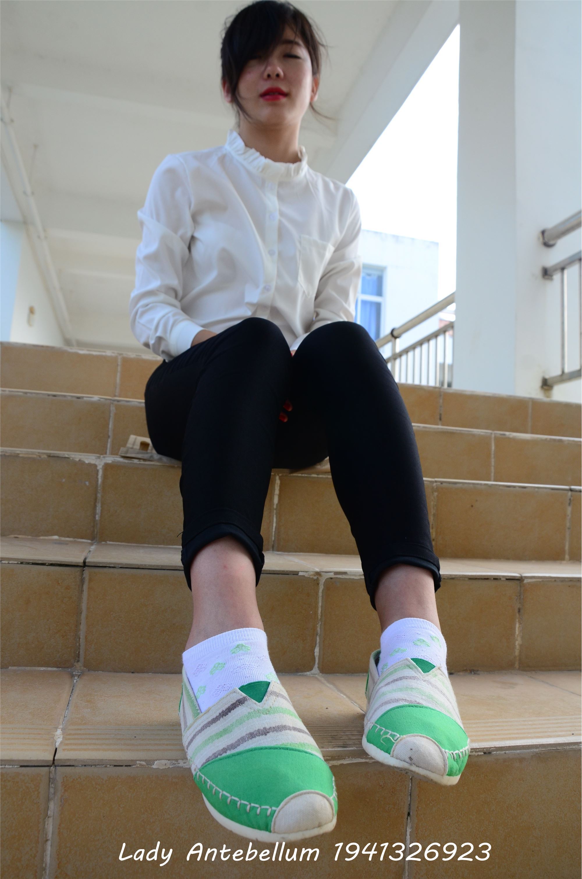 [战前女神] 恋足美腿棉袜女神级摄影套图 040