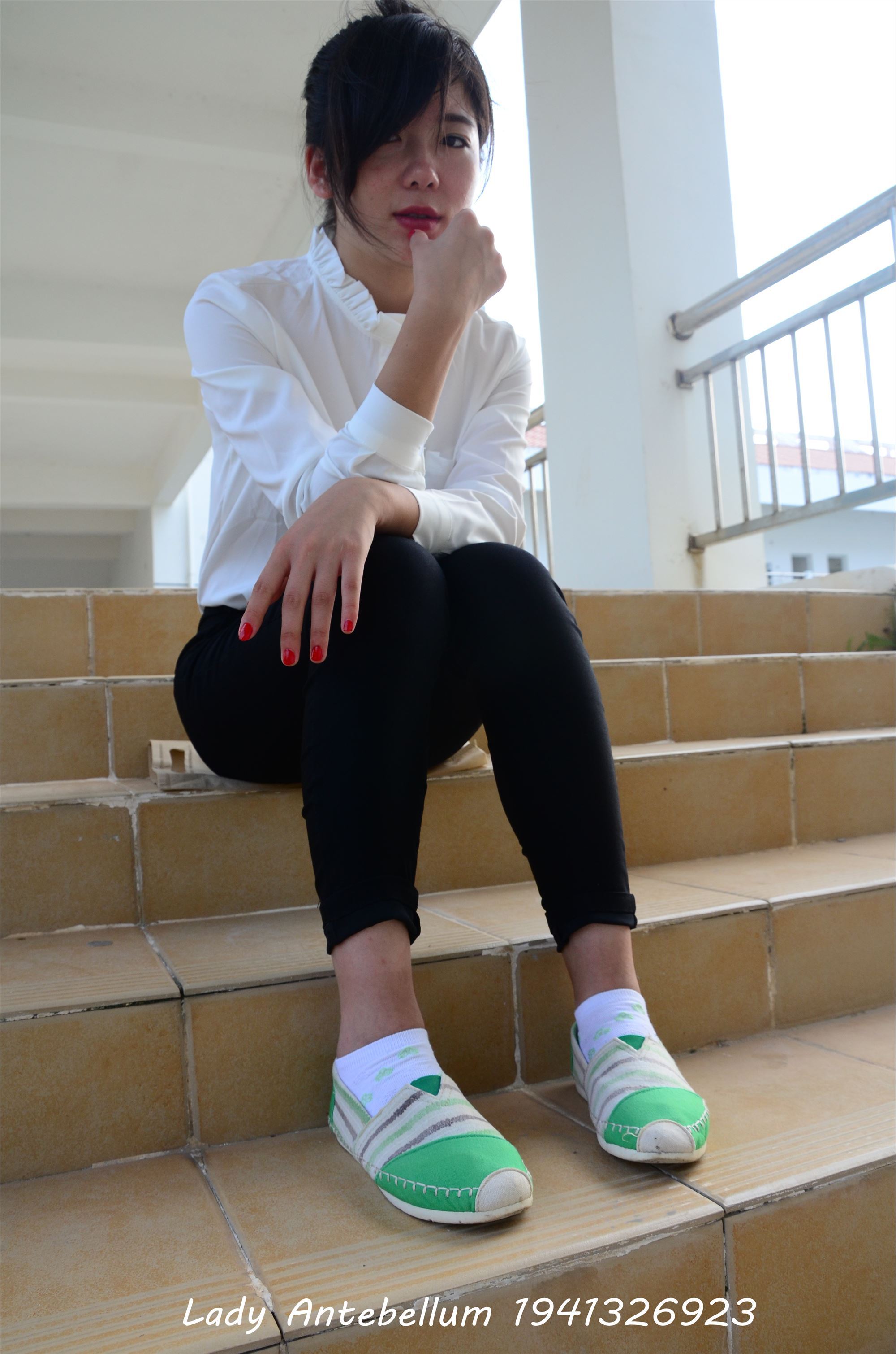 [战前女神] 恋足美腿棉袜女神级摄影套图 040