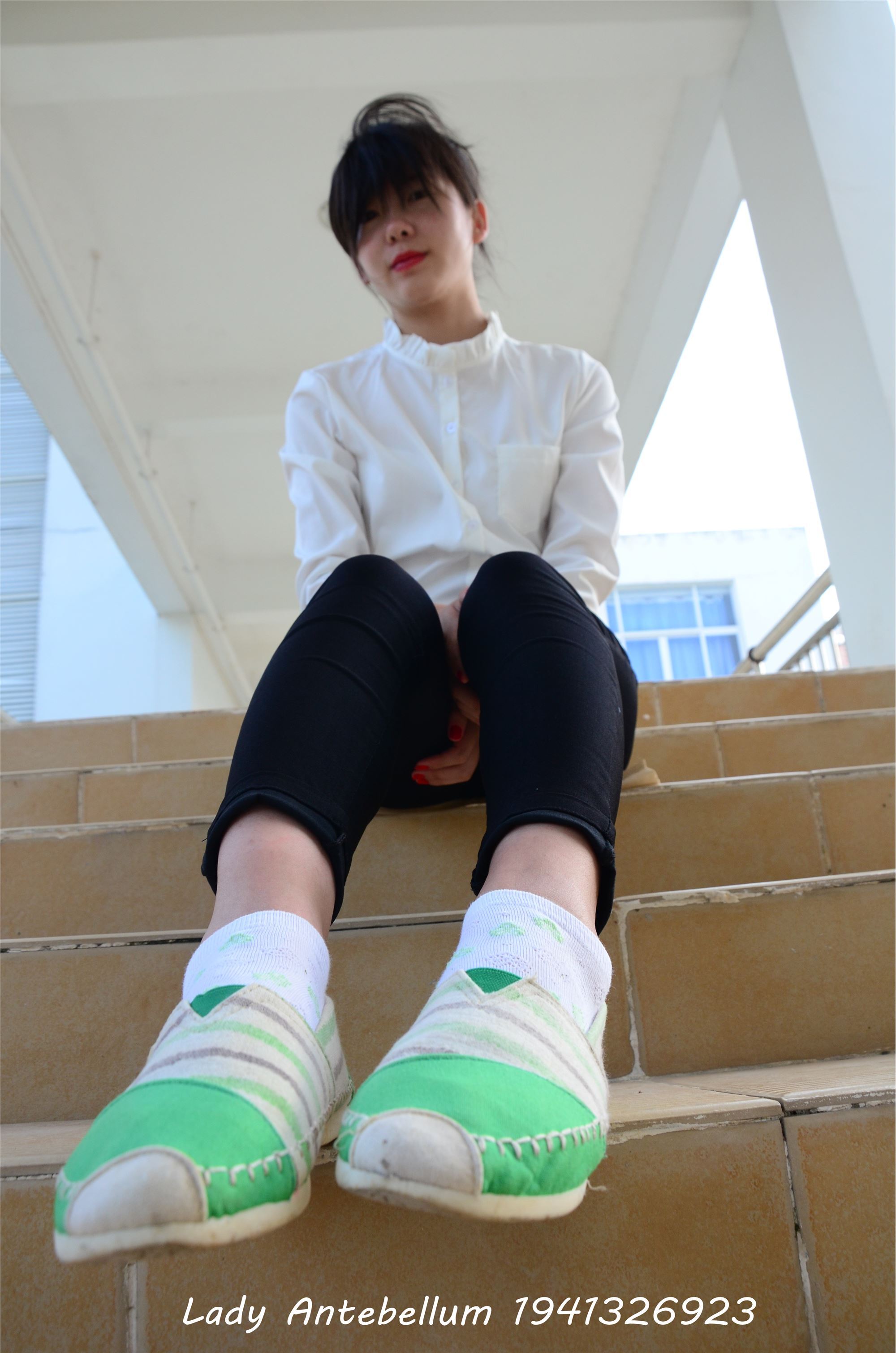 [战前女神] 恋足美腿棉袜女神级摄影套图 040