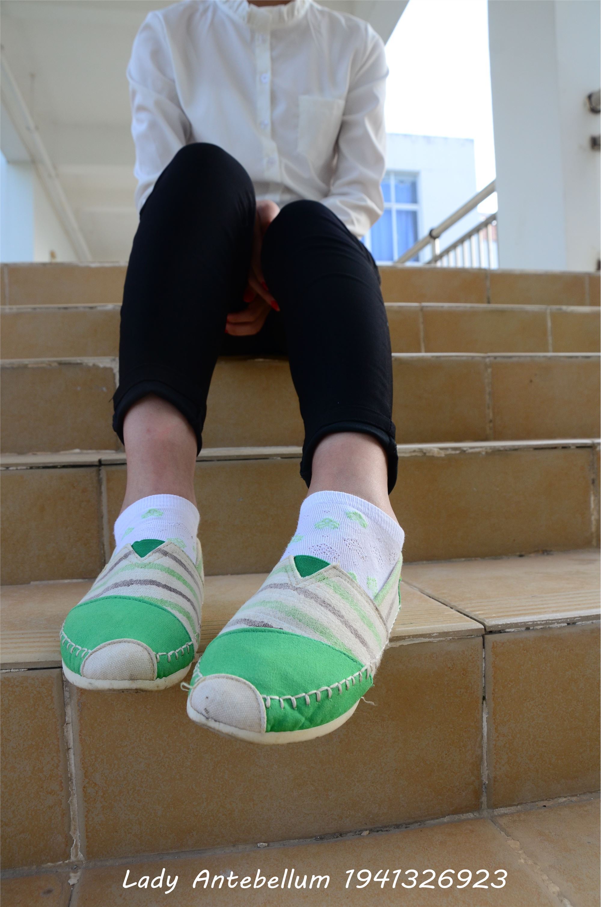 [战前女神] 恋足美腿棉袜女神级摄影套图 040