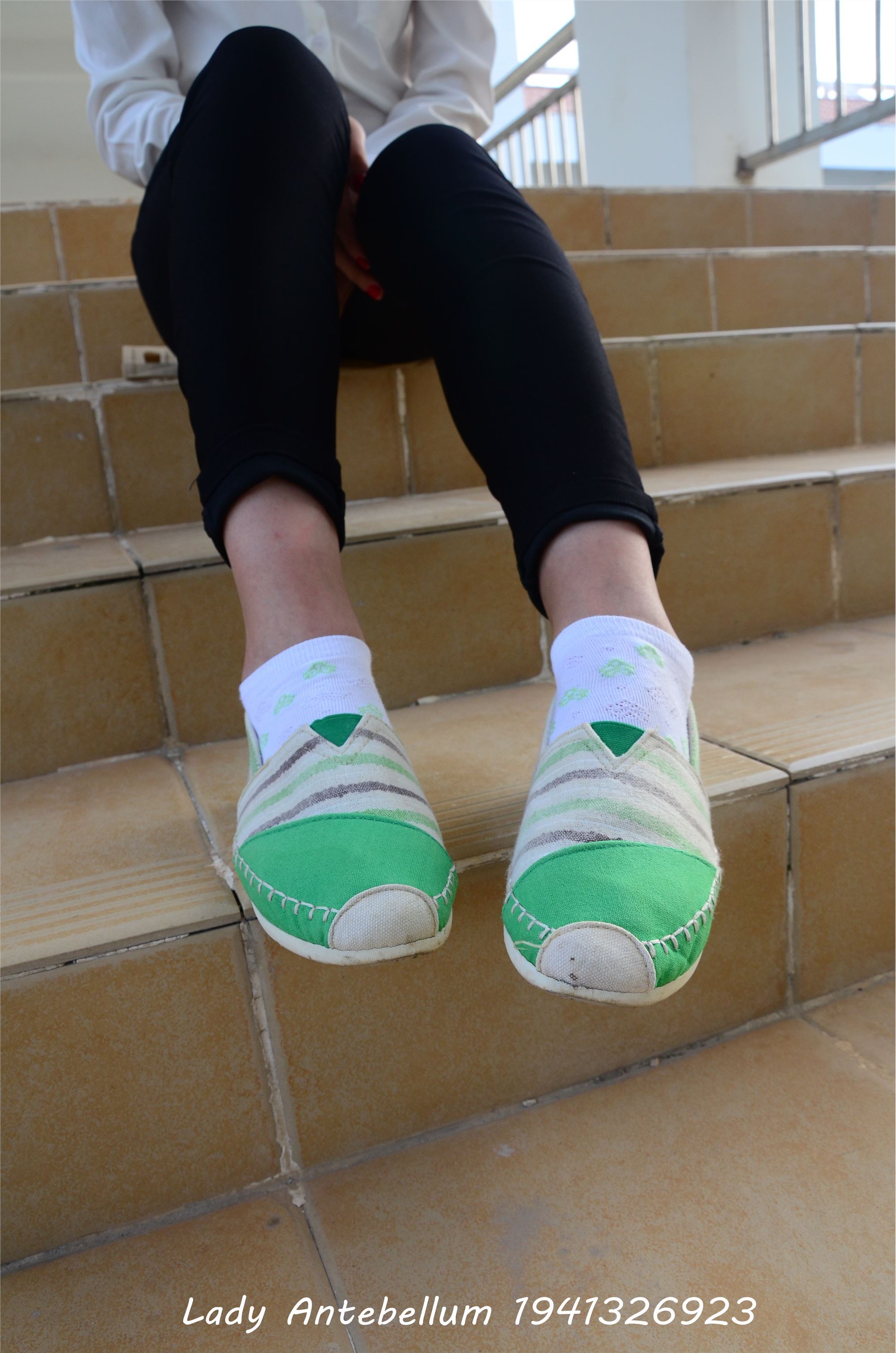 [战前女神] 恋足美腿棉袜女神级摄影套图 040