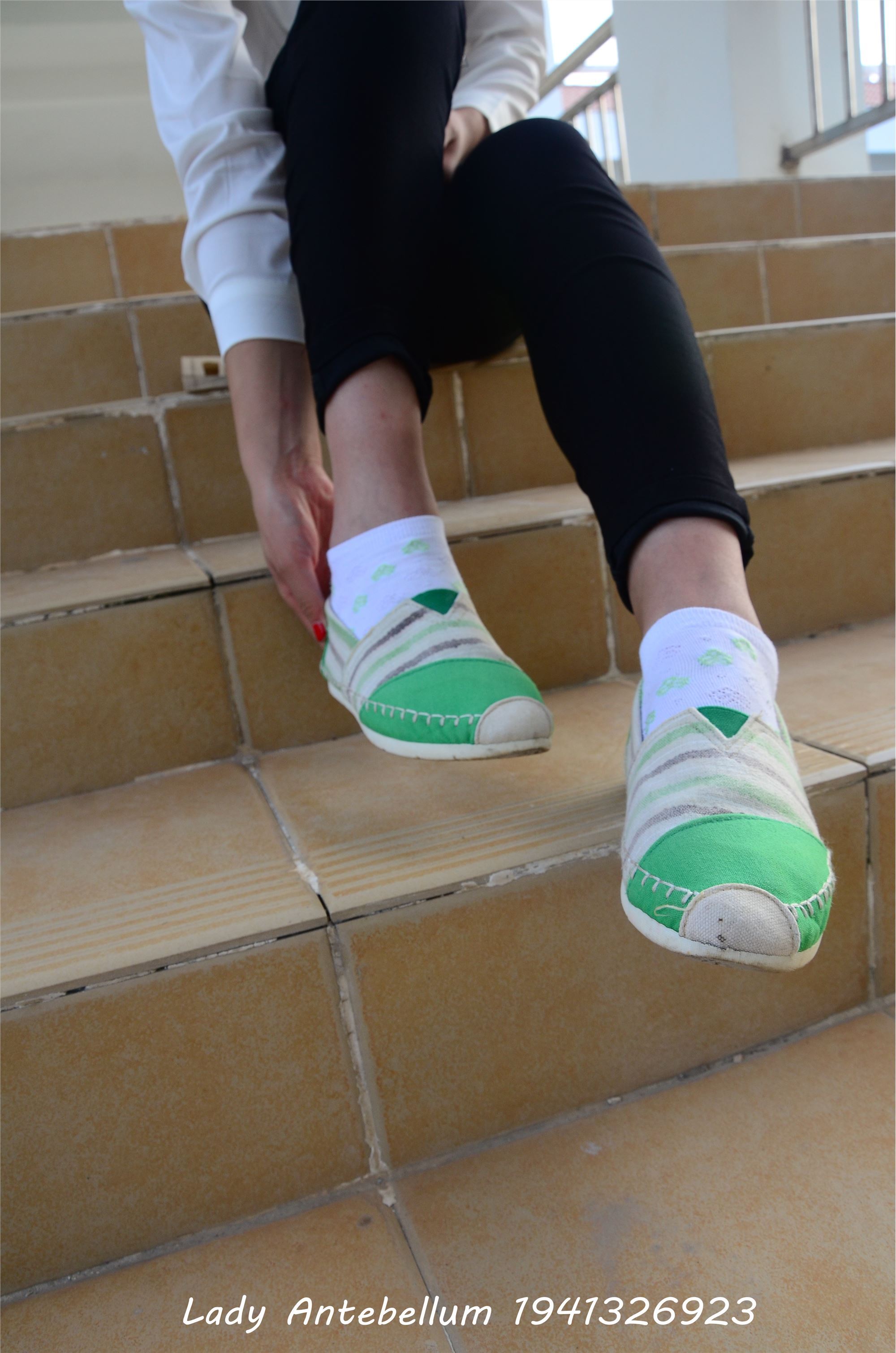 [战前女神] 恋足美腿棉袜女神级摄影套图 040