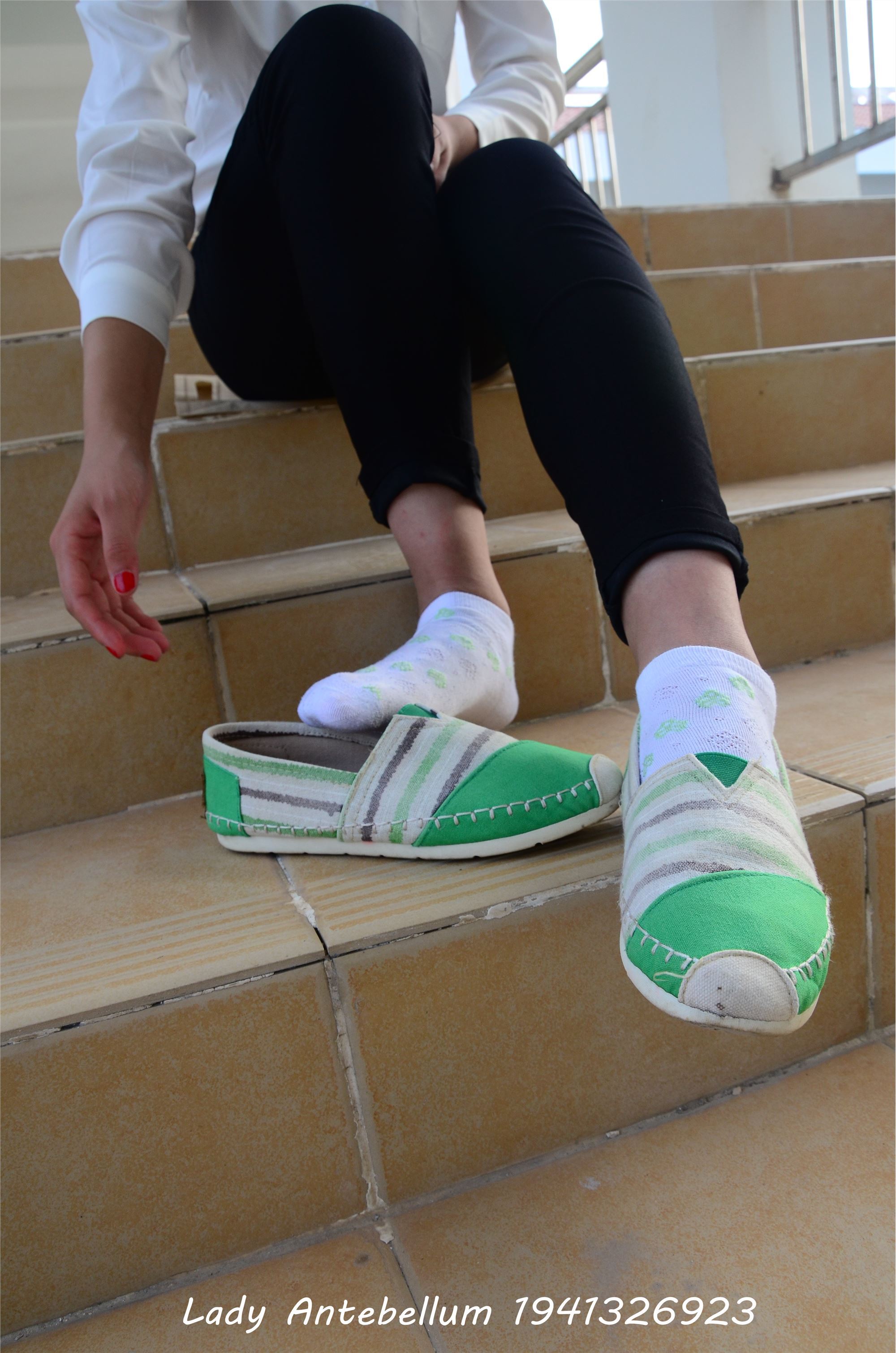 [战前女神] 恋足美腿棉袜女神级摄影套图 040