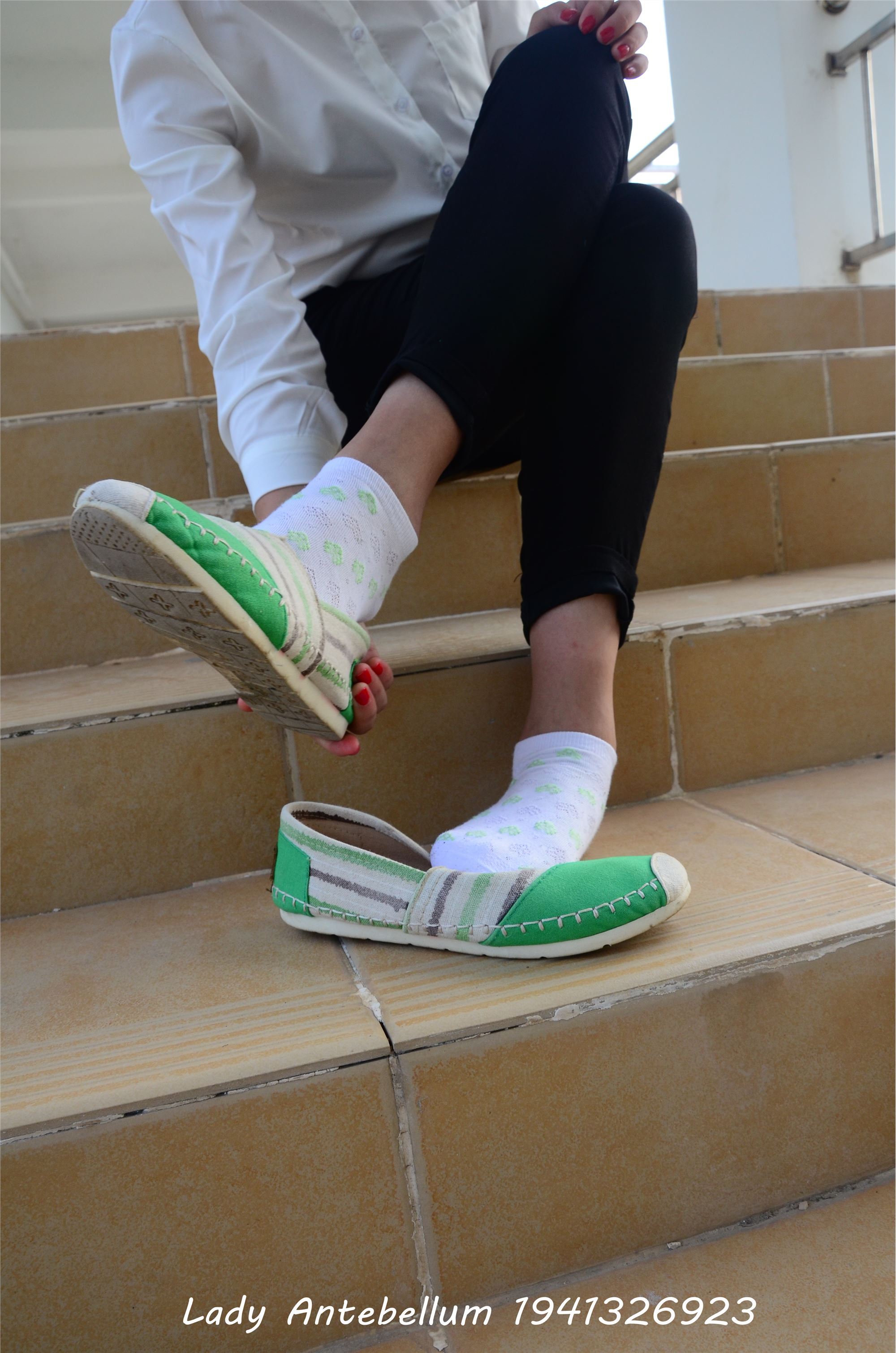 [战前女神] 恋足美腿棉袜女神级摄影套图 040