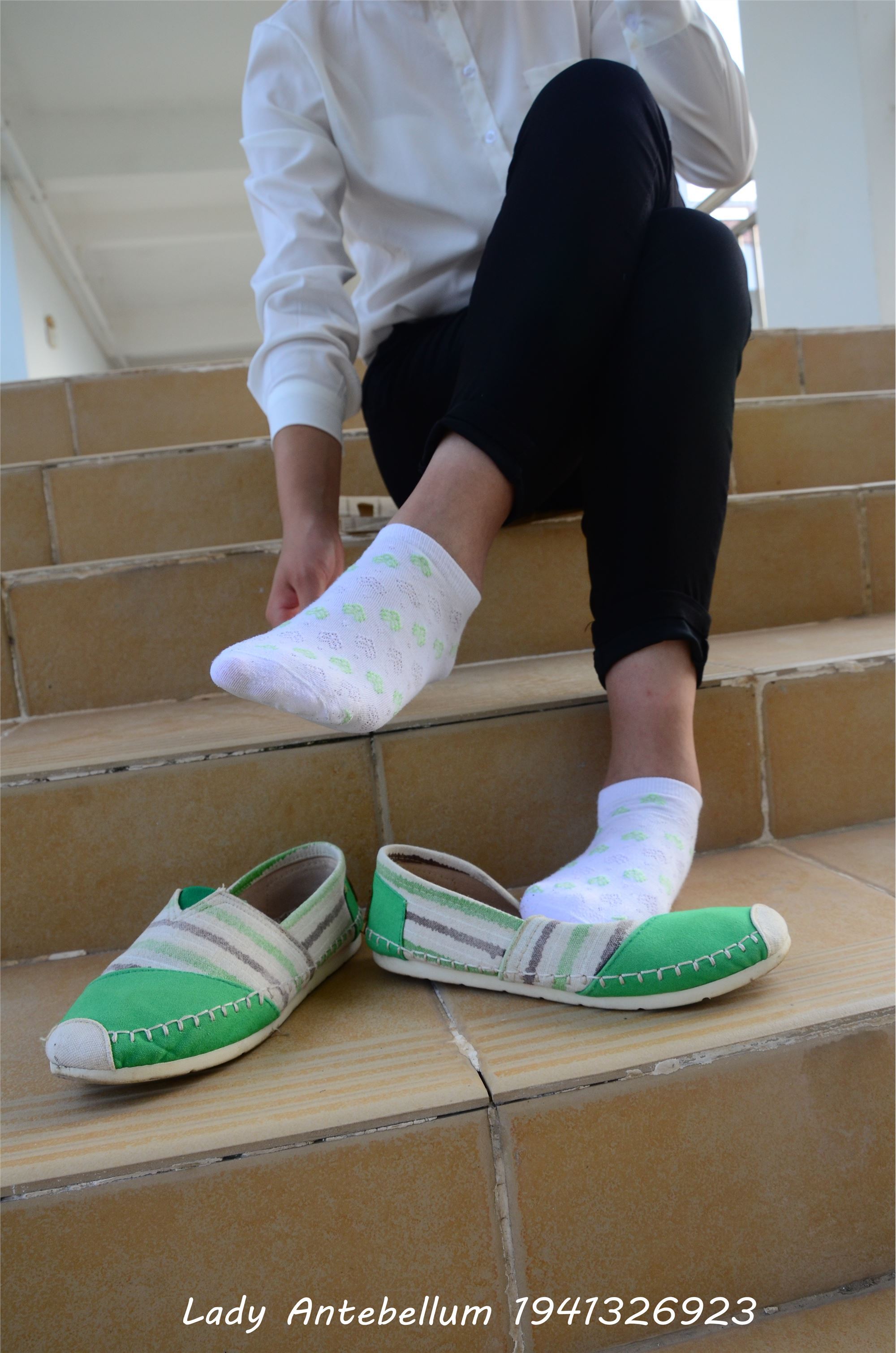 [战前女神] 恋足美腿棉袜女神级摄影套图 040