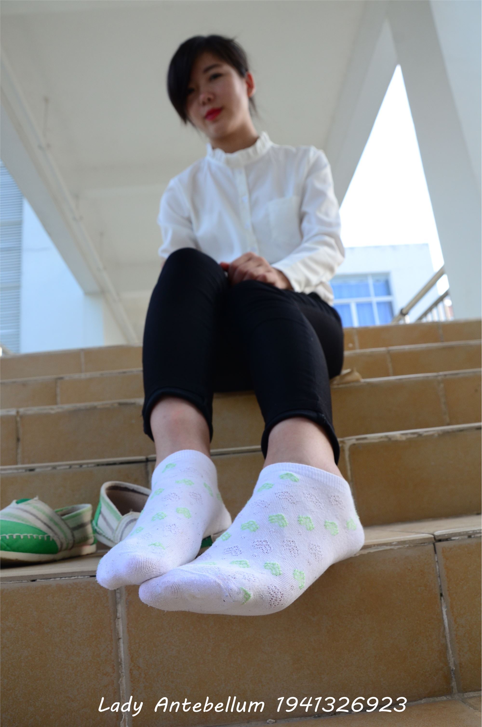 [战前女神] 恋足美腿棉袜女神级摄影套图 040