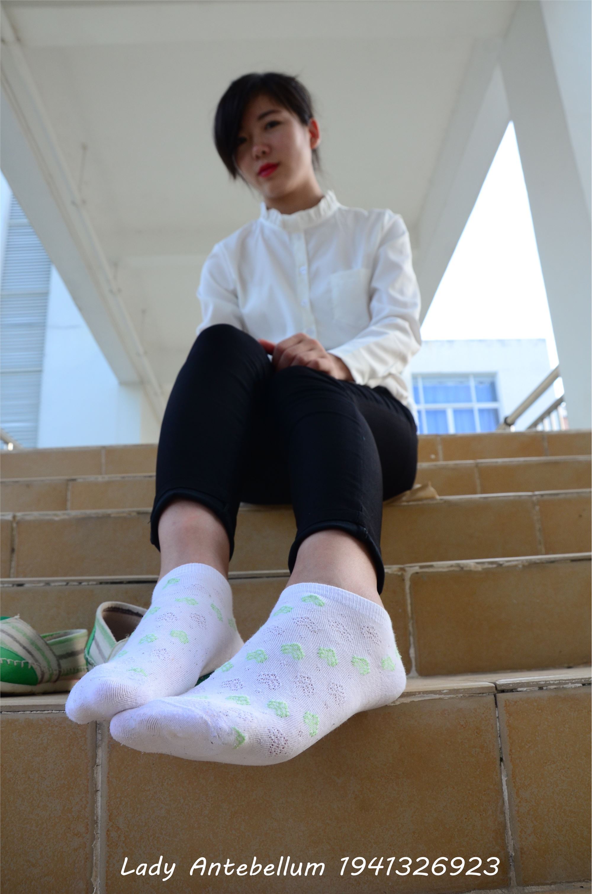 [战前女神] 恋足美腿棉袜女神级摄影套图 040