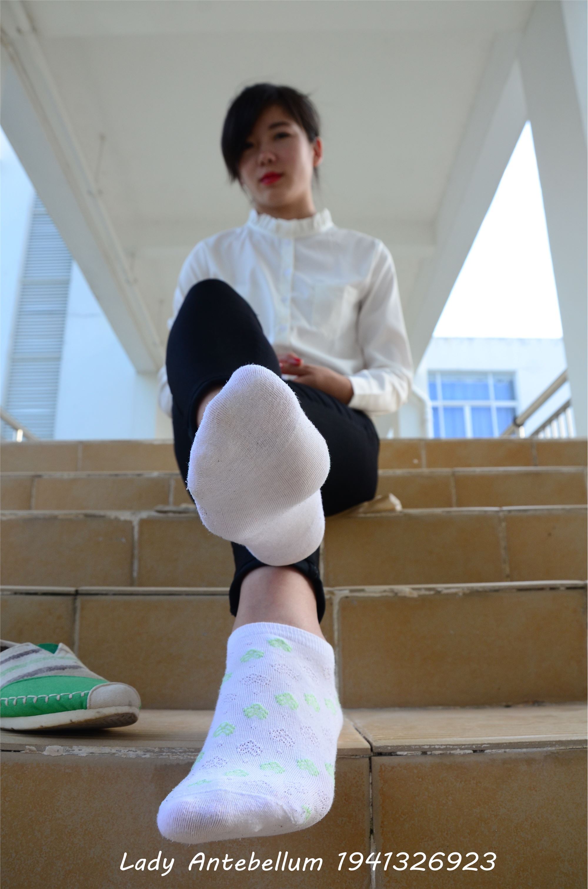 [战前女神] 恋足美腿棉袜女神级摄影套图 040