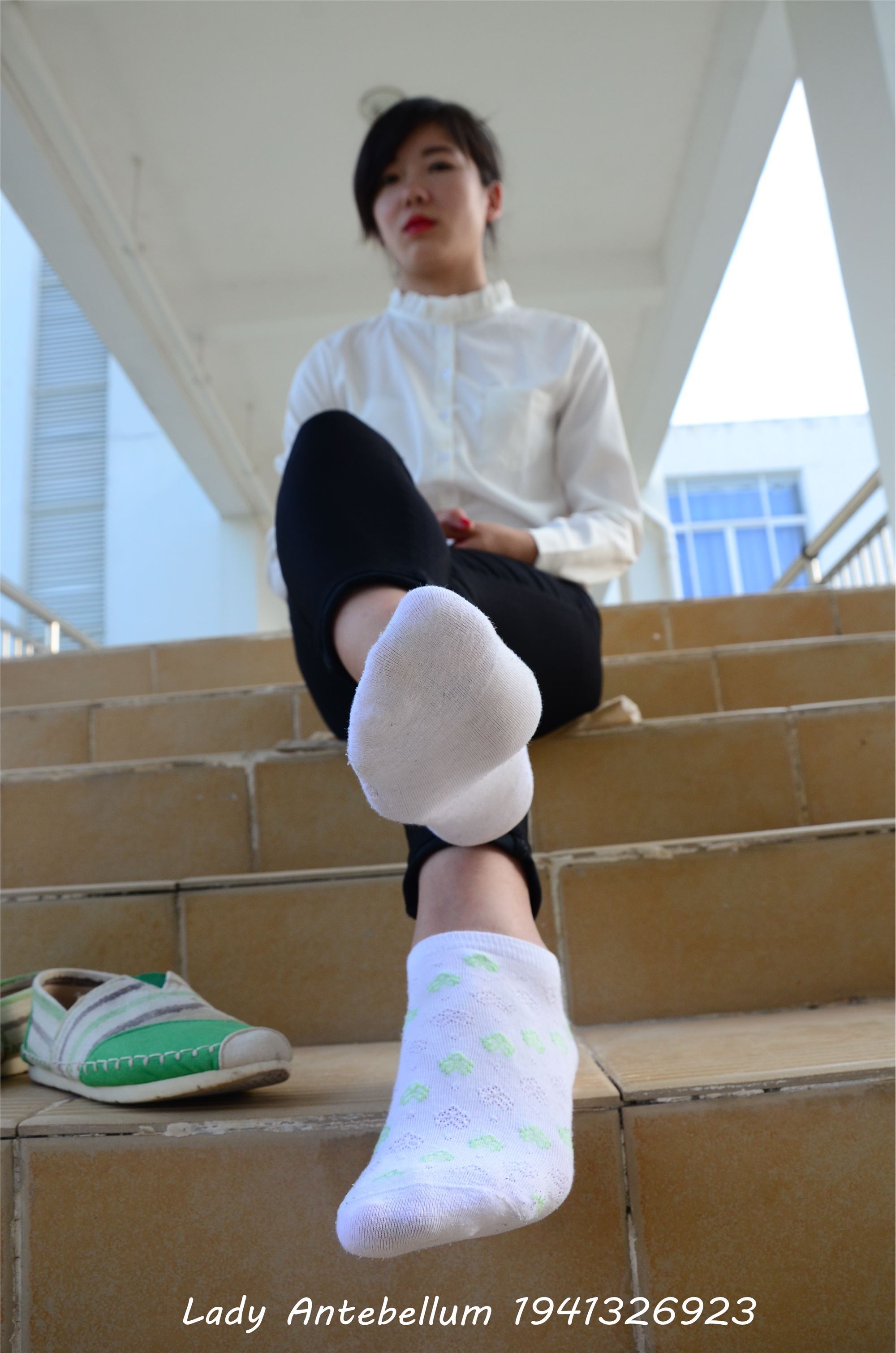 [战前女神] 恋足美腿棉袜女神级摄影套图 040