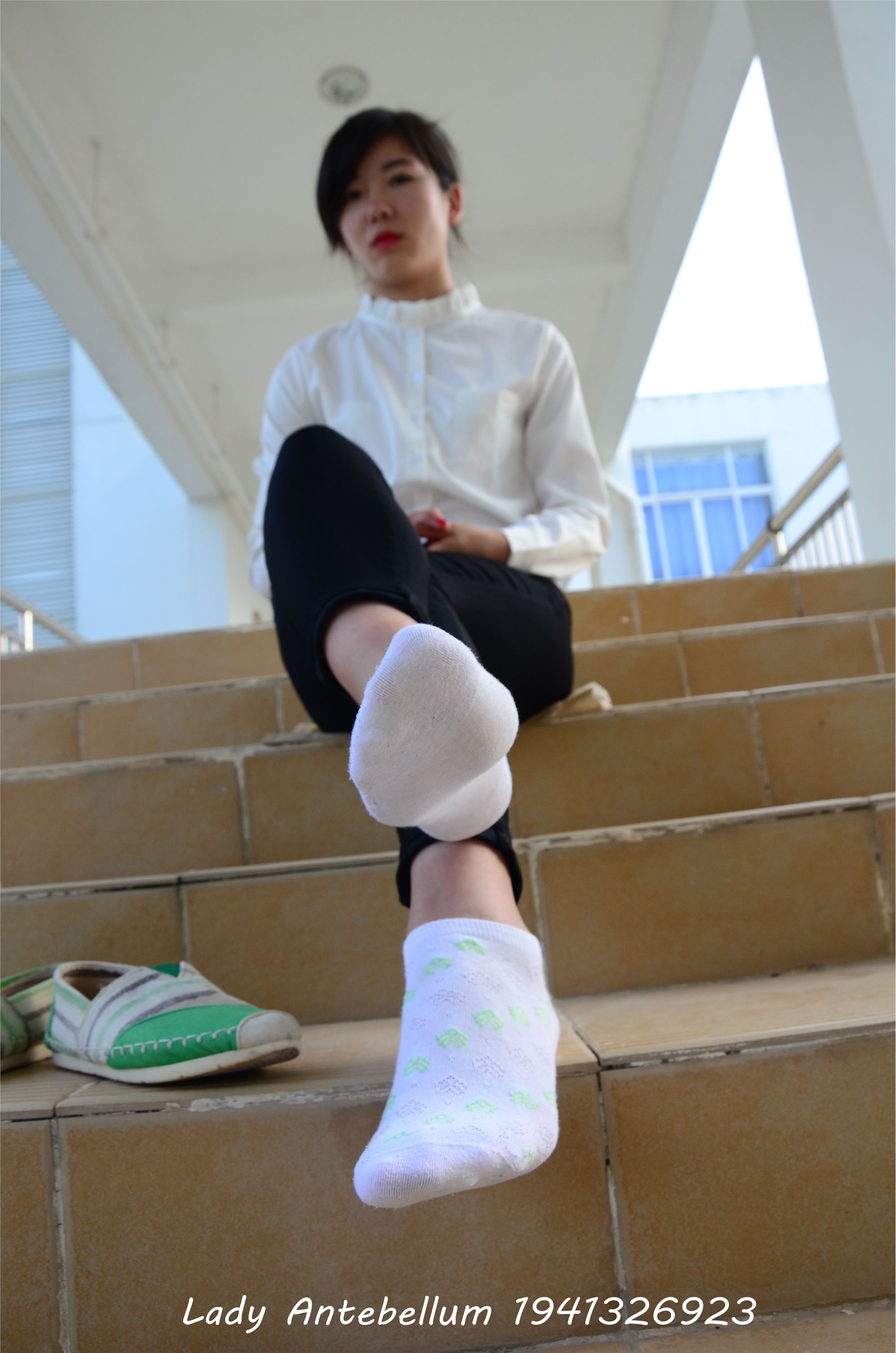 [战前女神] 恋足美腿棉袜女神级摄影套图 040