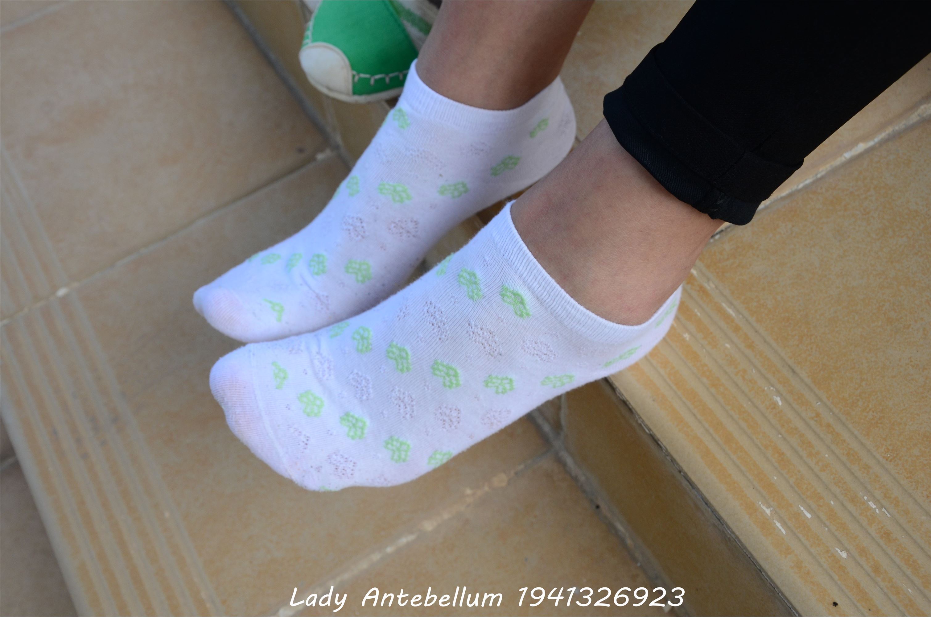 [战前女神] 恋足美腿棉袜女神级摄影套图 040