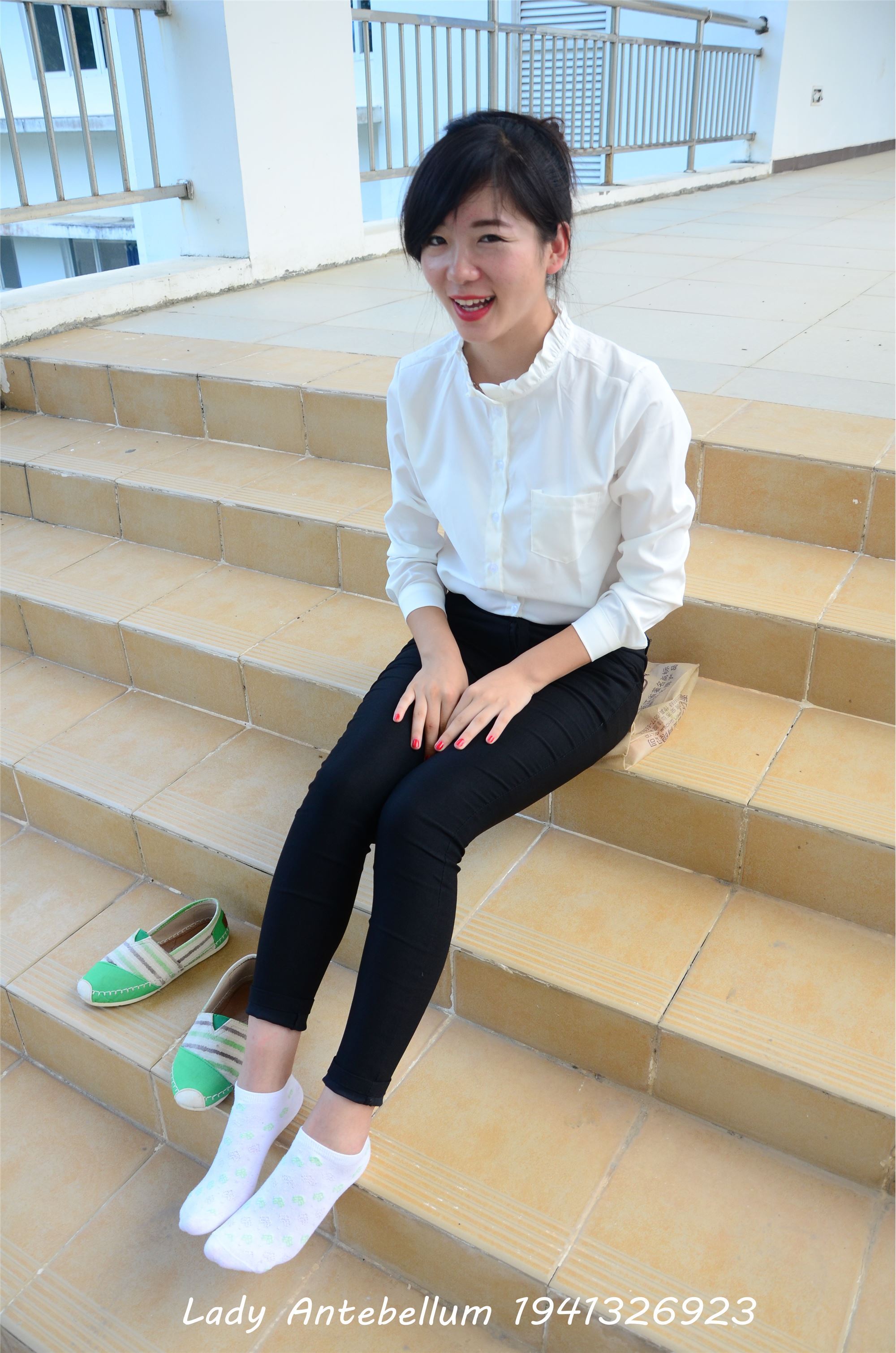 [战前女神] 恋足美腿棉袜女神级摄影套图 040