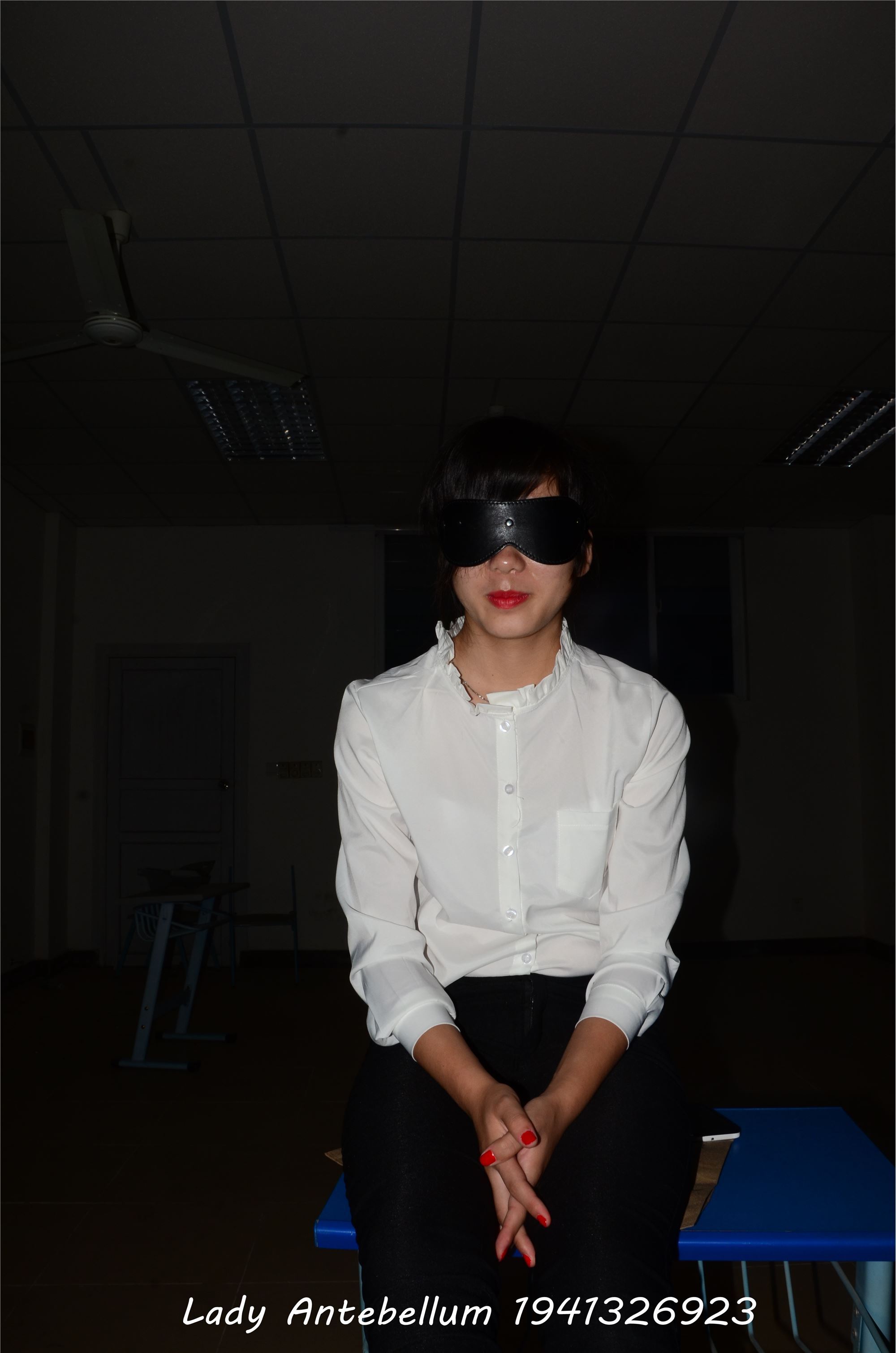 [战前女神] 恋足美腿棉袜女神级摄影套图 040