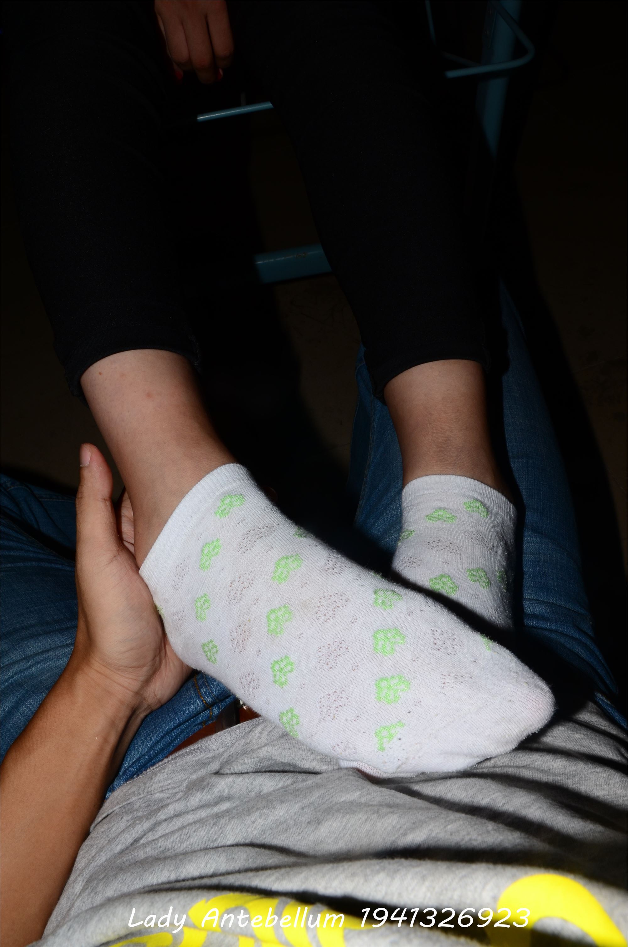 [战前女神] 恋足美腿棉袜女神级摄影套图 040