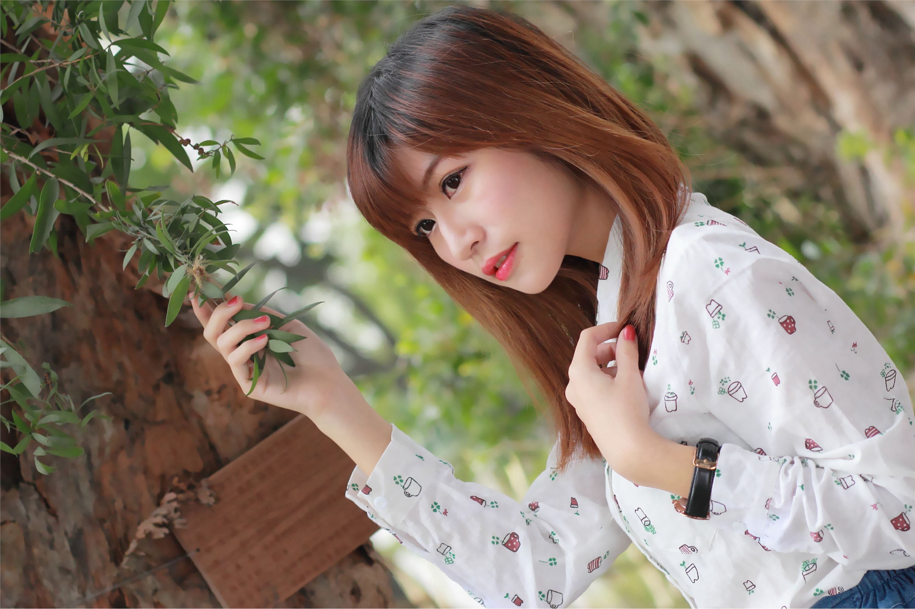 制服の女生 No.001 林温蒂