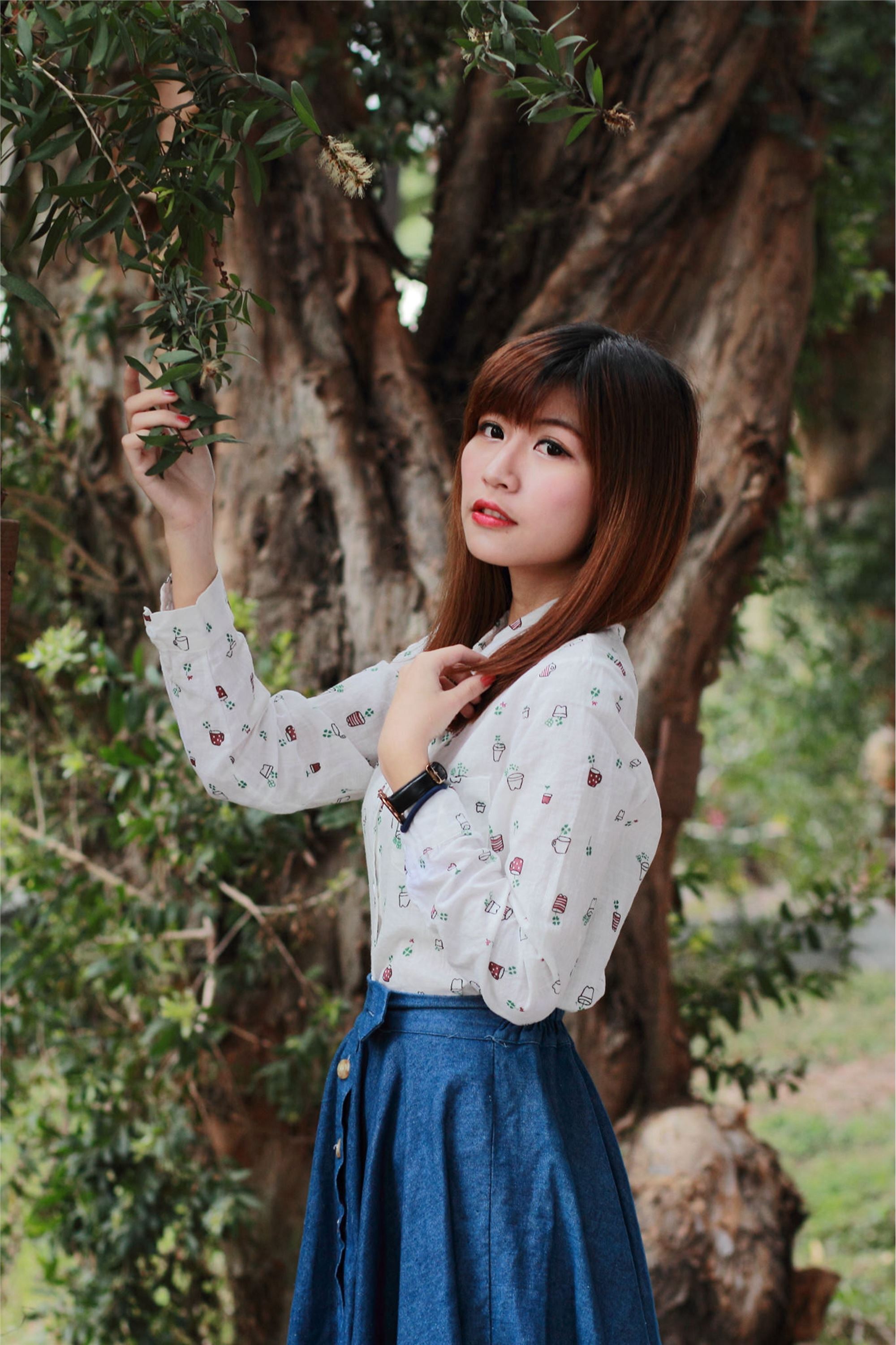 制服の女生 No.001 林温蒂