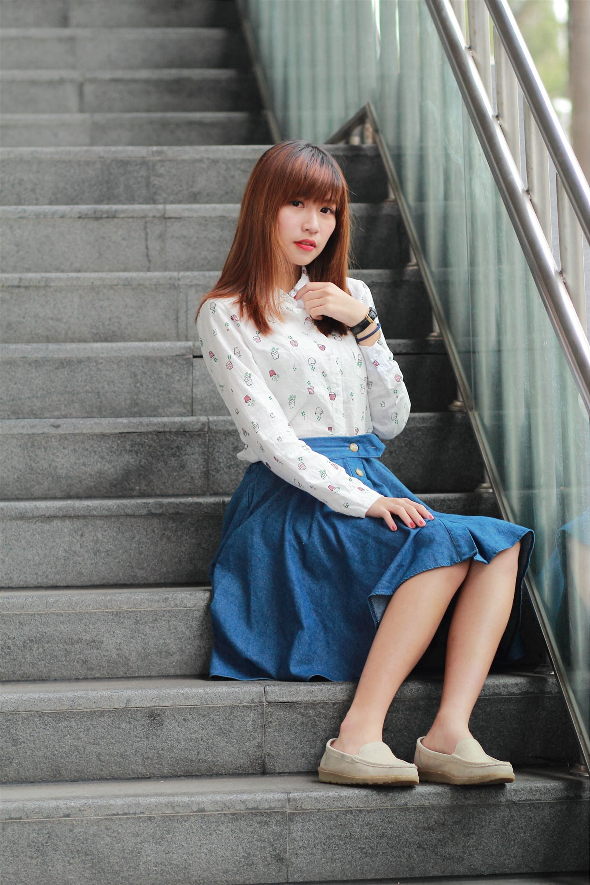 制服の女生 No.001 林温蒂