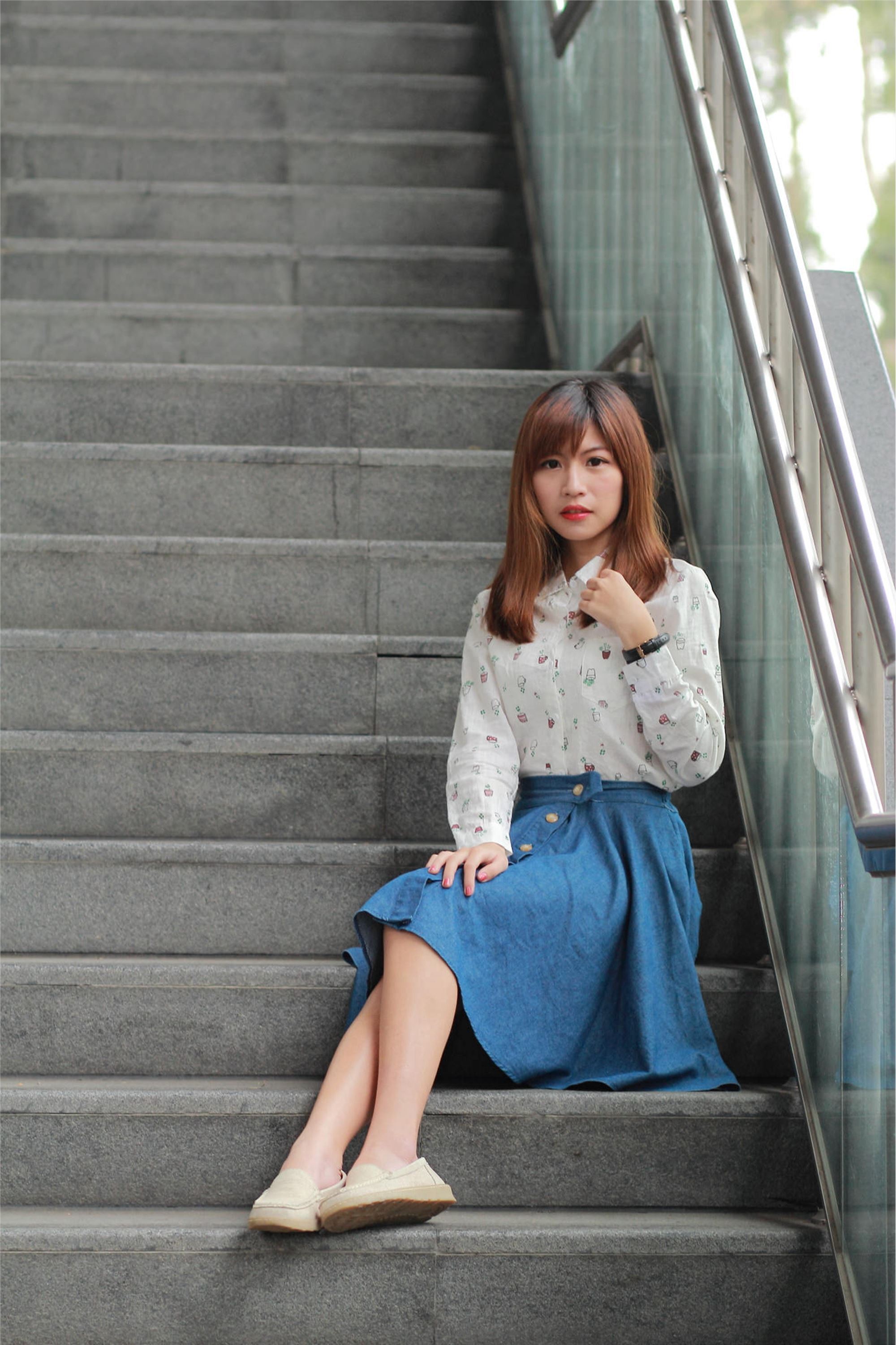 制服の女生 No.001 林温蒂