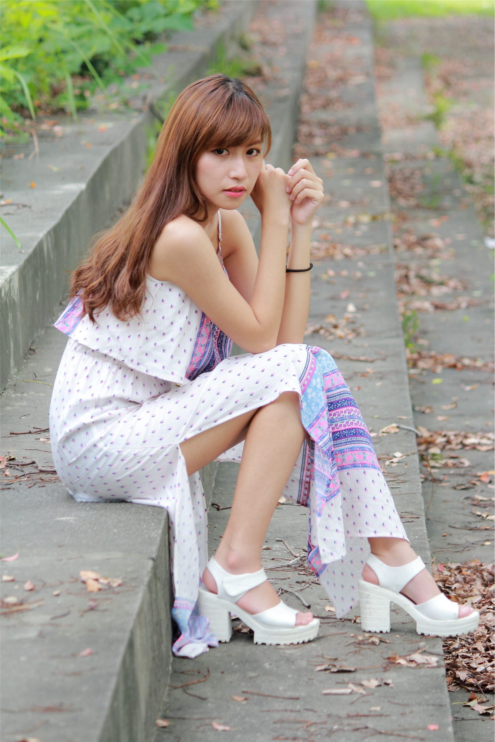 制服の女生 No.001 林温蒂