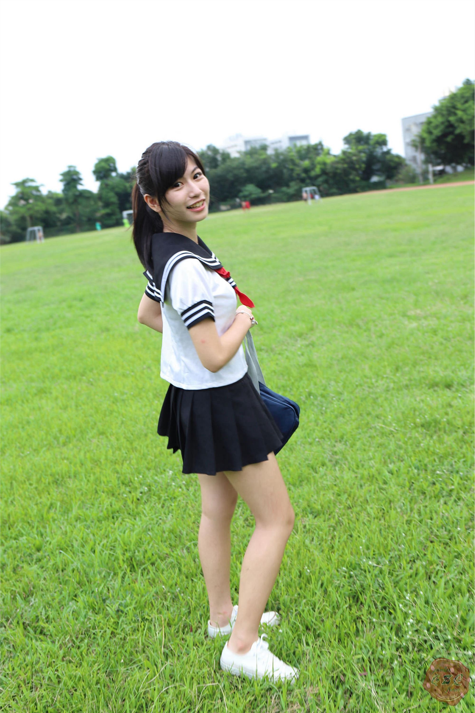 制服の女生 No.001 林温蒂