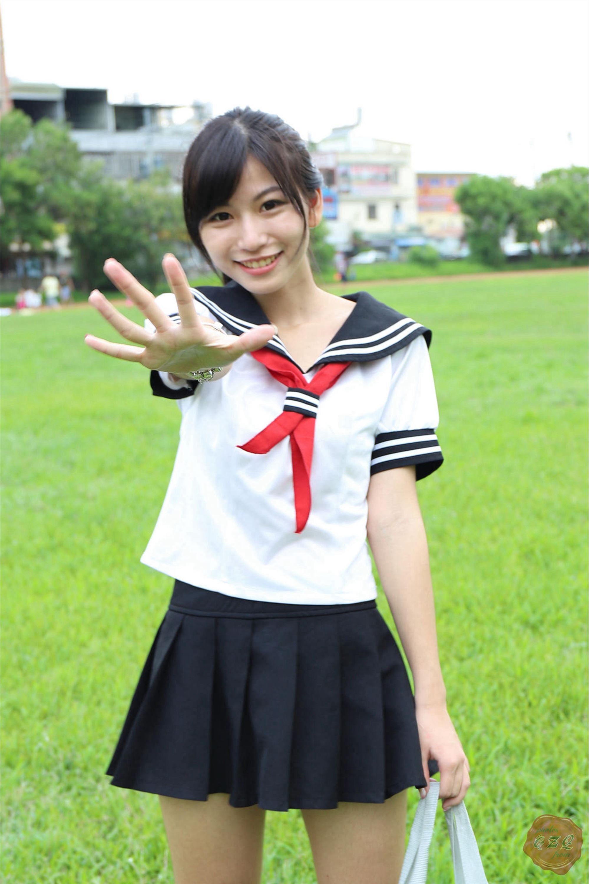 制服の女生 No.001 林温蒂
