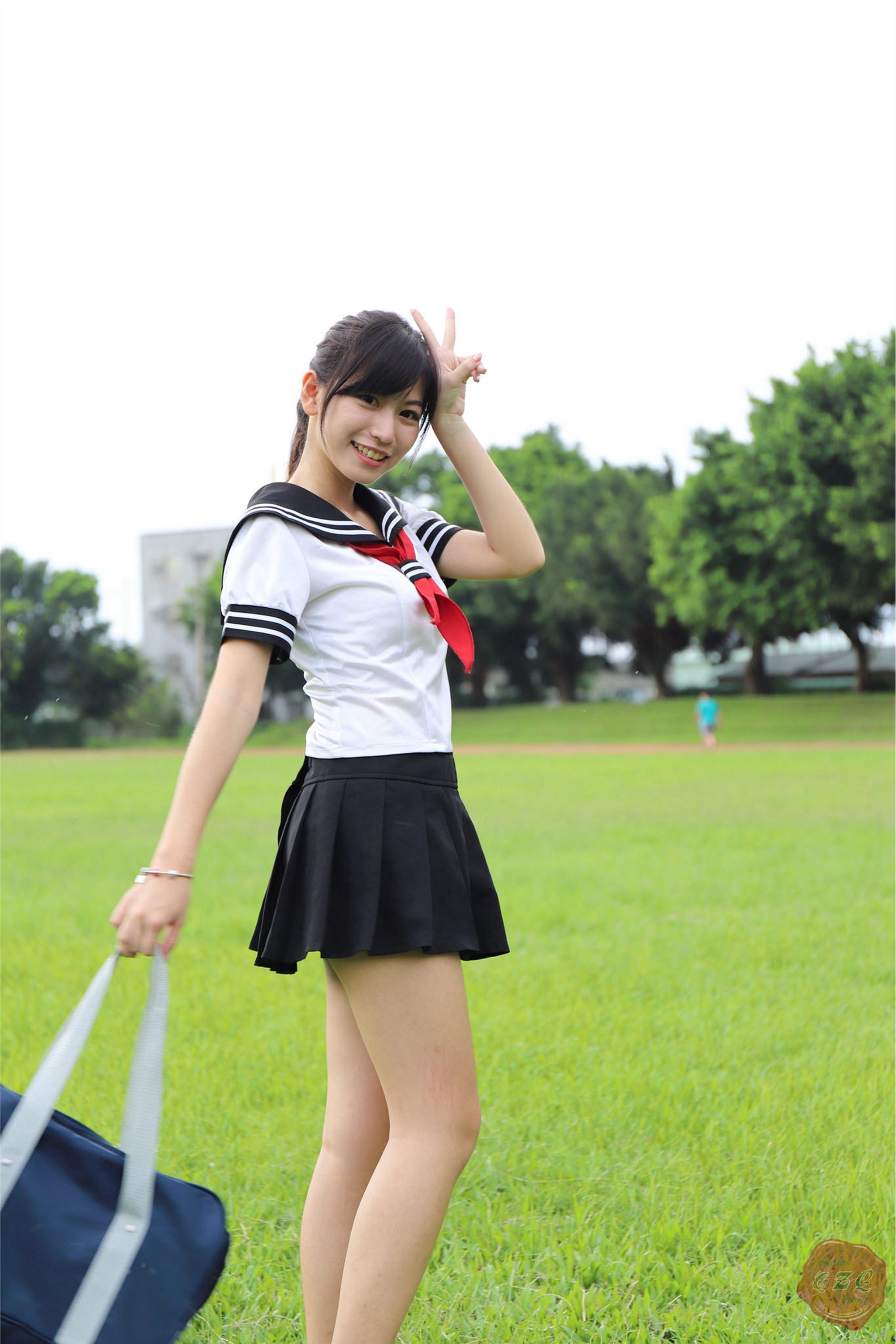 制服の女生 No.001 林温蒂