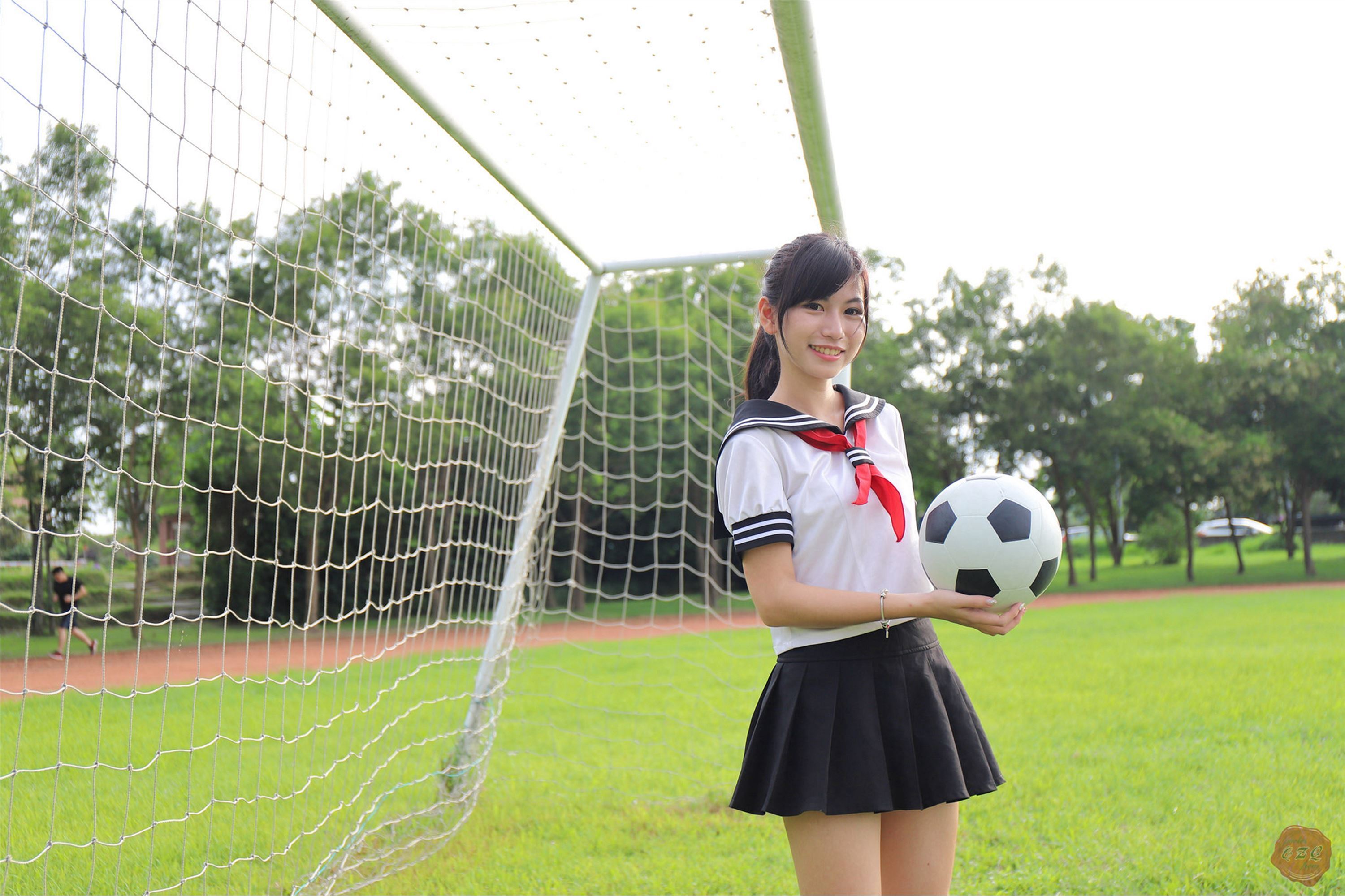 制服の女生 No.001 林温蒂